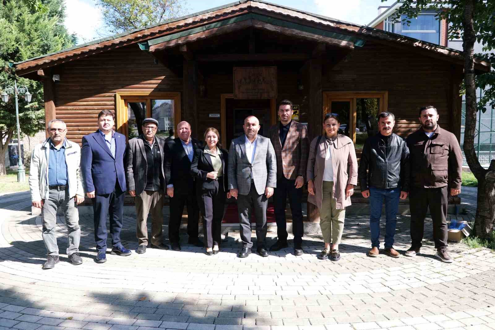 AK PARTİ ESKİŞEHİR İL BAŞKANI GÜRHAN ALBAYRAK, ODUNPAZARI İLÇESİNDEKİ MAHALLE MUHTARLARINI ZİYARET ETTİ.