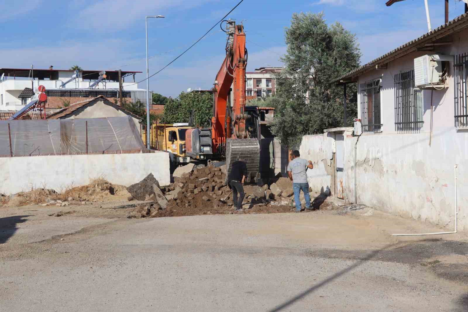 SÜMER MAHALLESİ’NDE YOL ÇALIŞMALARI SÜRÜYOR