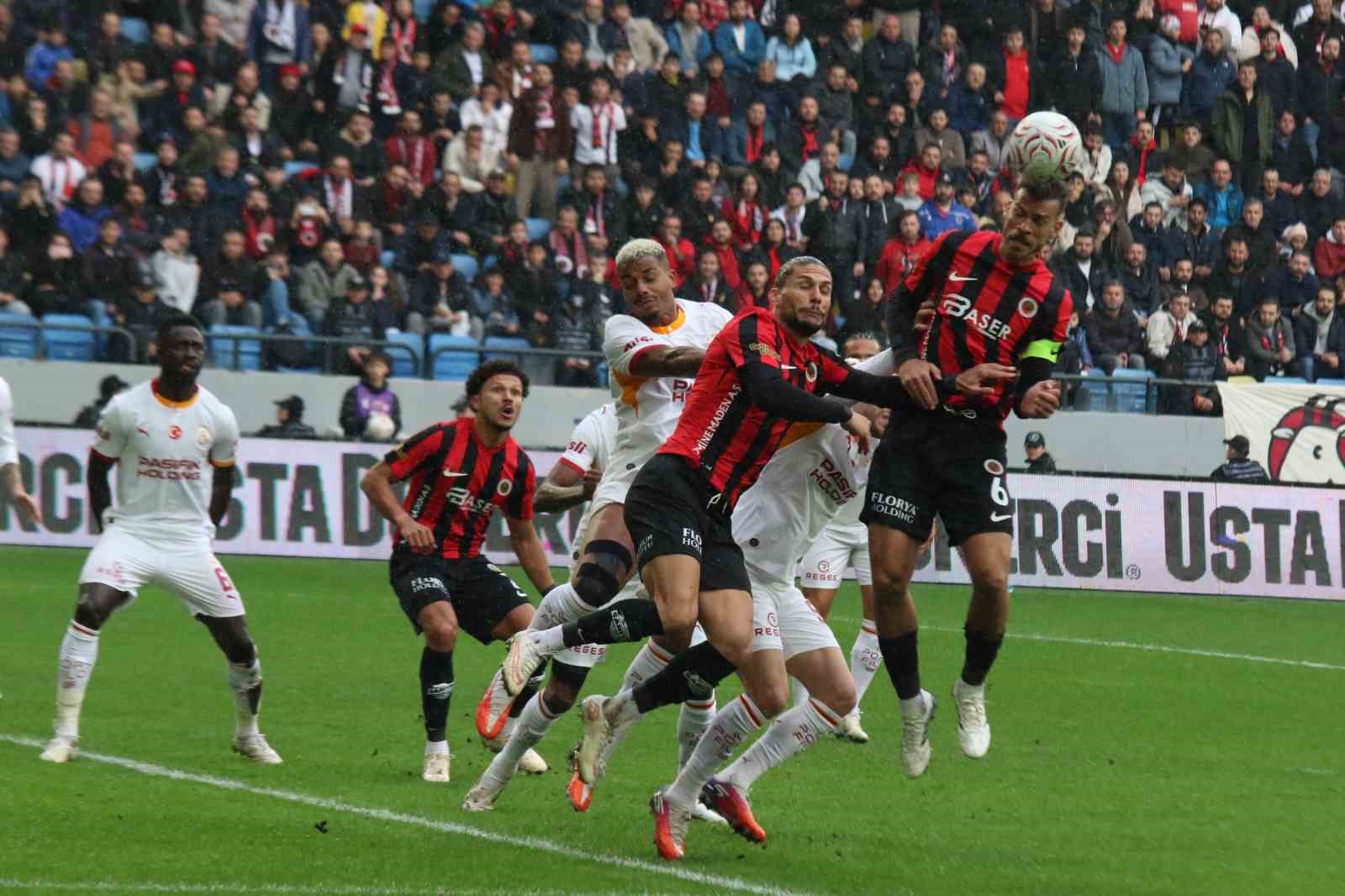TRENDYOL SÜPER LİG'İN 8. HAFTASINDA GENÇLERBİRLİĞİ, GALATASARAY'I AĞIRLIYOR. MÜSABAKANIN İLK 15 DAKİKASI GOLSÜZ EŞİTLİKLE GEÇİLDİ.