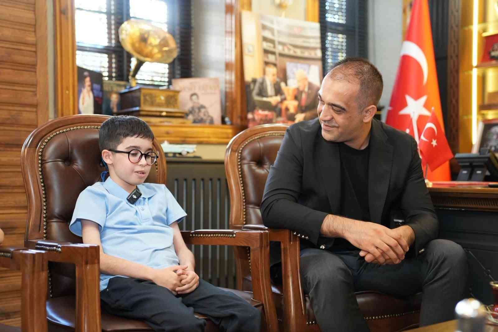 ERZURUM’DA DMD KAS HASTASI AHMET SAMİ YILDIRIM’IN YURT DIŞINDAKİ TEDAVİSİ İÇİN BAŞLATILAN VE 11 AYDIR SÜREN VALİLİK ONAYLI YARDIM KAMPANYASI, MİLLİYETÇİ HAREKET PARTİSİ (MHP) ERZURUM İL BAŞKANI ADEM YURDAGÜL’ÜN YOĞUN DESTEKLERİ VE GİRİŞİMLERİ SONUCU BAŞARIYLA TAMAMLANDI.