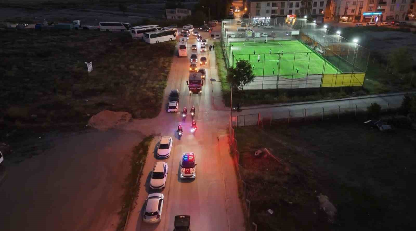 ESKİŞEHİR'DE ŞEHİT POLİS MEMURU ALİ SEVİM'İN OĞLU EYÜPHAN SEVİM'İN SÜNNET DÜĞÜNÜNDE, BABASININ ADI VERİLEN TOMA SÜNNET ARACI OLARAK KULLANILDI.