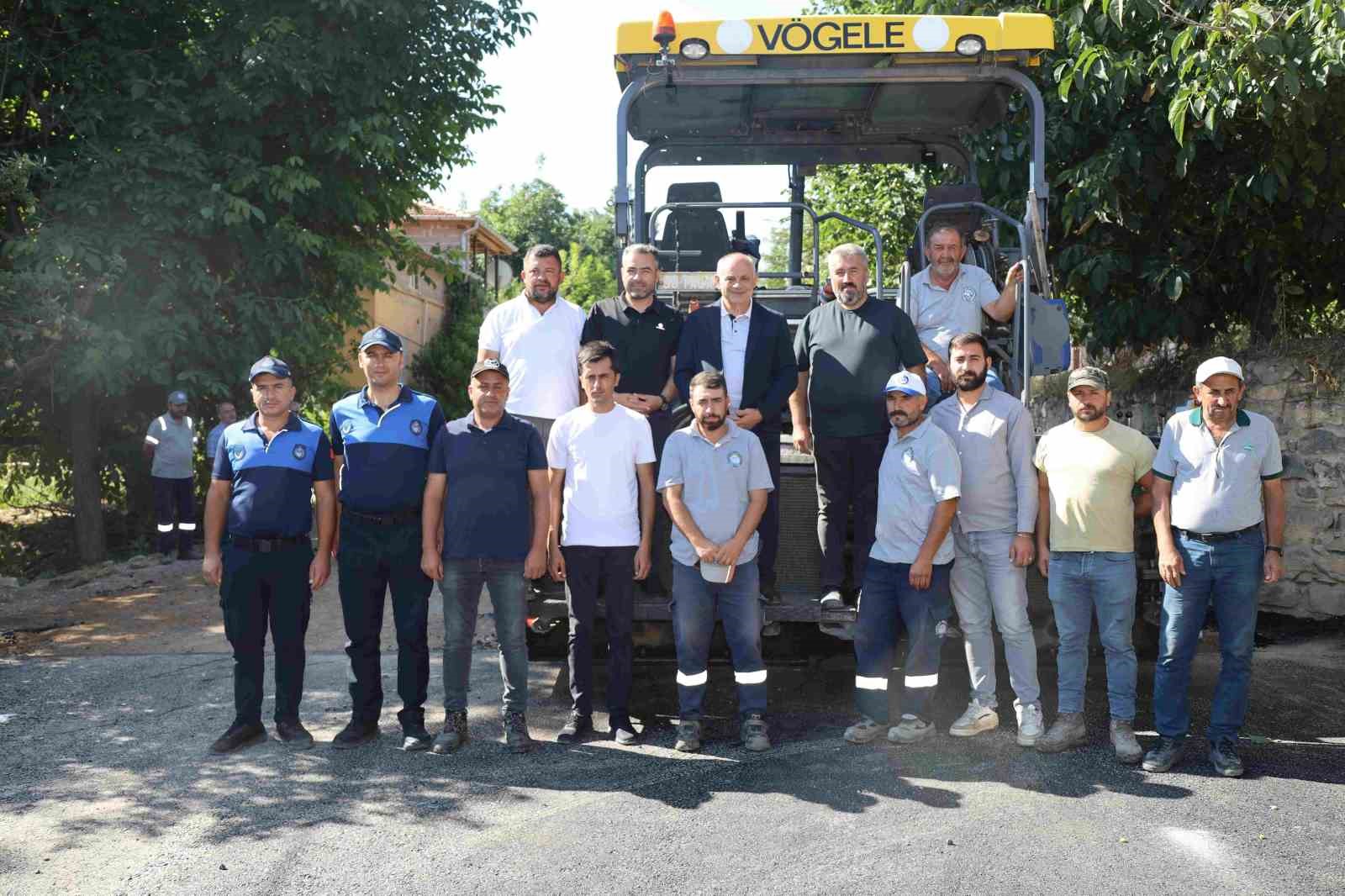 YAHYALI BELEDİYESİ, İLÇENİN ULAŞIM ALTYAPISINI GÜÇLENDİRMEK VE VATANDAŞLARIN DAHA GÜVENLİ, KONFORLU YOLLARDA SEYAHAT ETMESİNİ SAĞLAMAK AMACIYLA SICAK ASFALT ÇALIŞMALARINI ARALIKSIZ SÜRDÜRÜYOR.