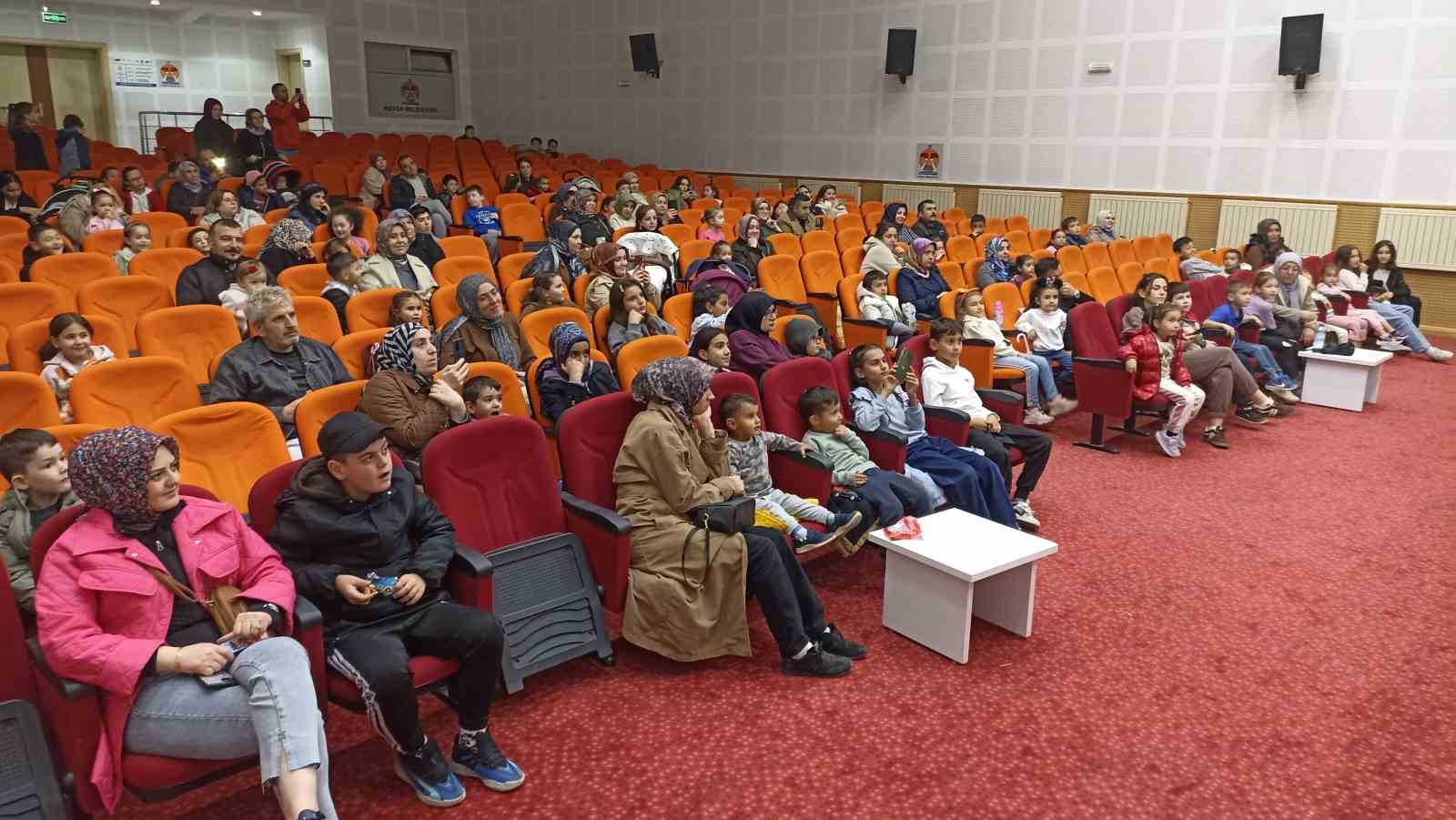 KAPTAN PENGU VE ARKADAŞLARI HAVZA’DA ÇOCUKLARLA BULUŞTU