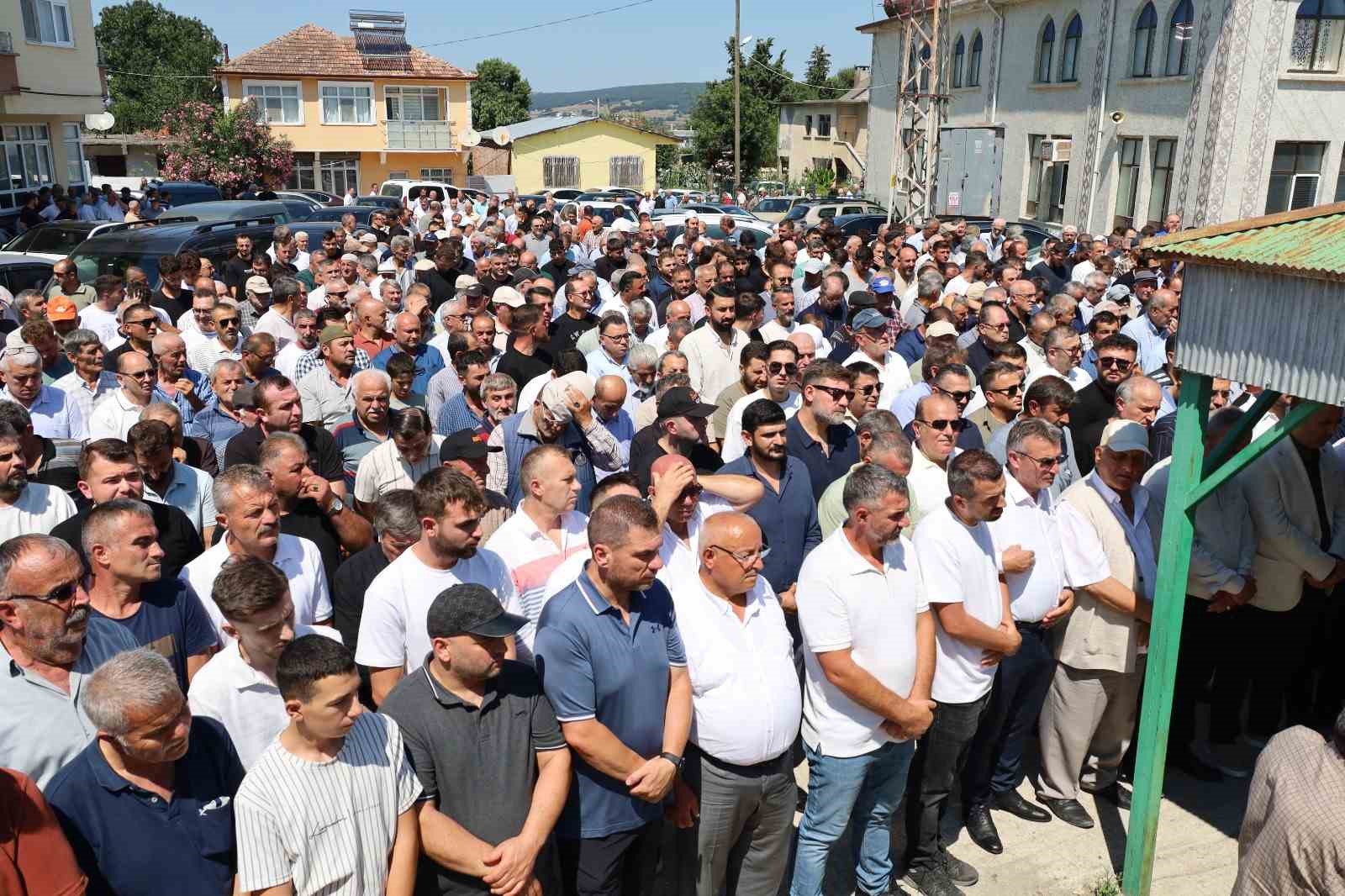 SAMSUN’UN BAFRA İLÇESİNDE SULAMA KANALINA DÜŞEN OTOMOBİLDE KAYBOLAN VE DAHA SONRA CANSIZ BEDENİ BULUNAN 19 YAŞINDAKİ EMİRCAN KOPARAN, SON YOLCULUĞUNA UĞURLANDI.
