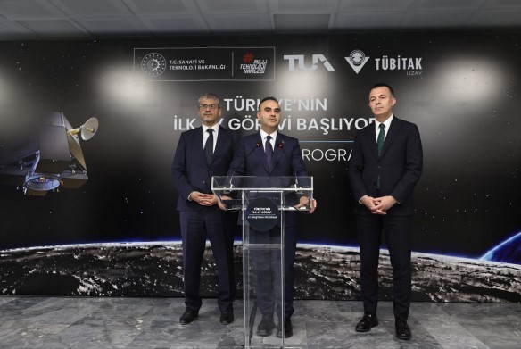 TÜRKİYE’NİN İLK DERİN UZAY GÖREVİ KAPSAMINDA GELİŞTİRİLEN AY UZAY ARACI’NIN ÜRETİM, MONTAJ VE ENTEGRASYON ÇALIŞMALARI TAMAMLANDI.