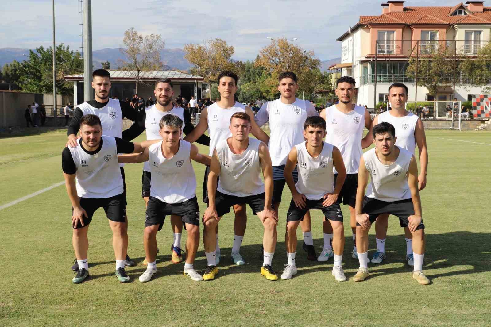 NAZİLLİ ŞEHİR SPOR KULÜBÜ, HAZIRLIK MAÇINDA KONUK ETTİĞİ İNCİRLİOVA BELEDİYESPOR İLE 1-1 BERABERE KALDI.