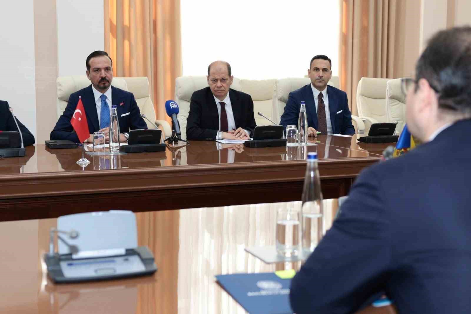 AK PARTİ GENEL BAŞKAN YARDIMCISI ZORLU, BAŞBAKAN VASİLE TOFAN İLE GÖRÜŞTÜ
