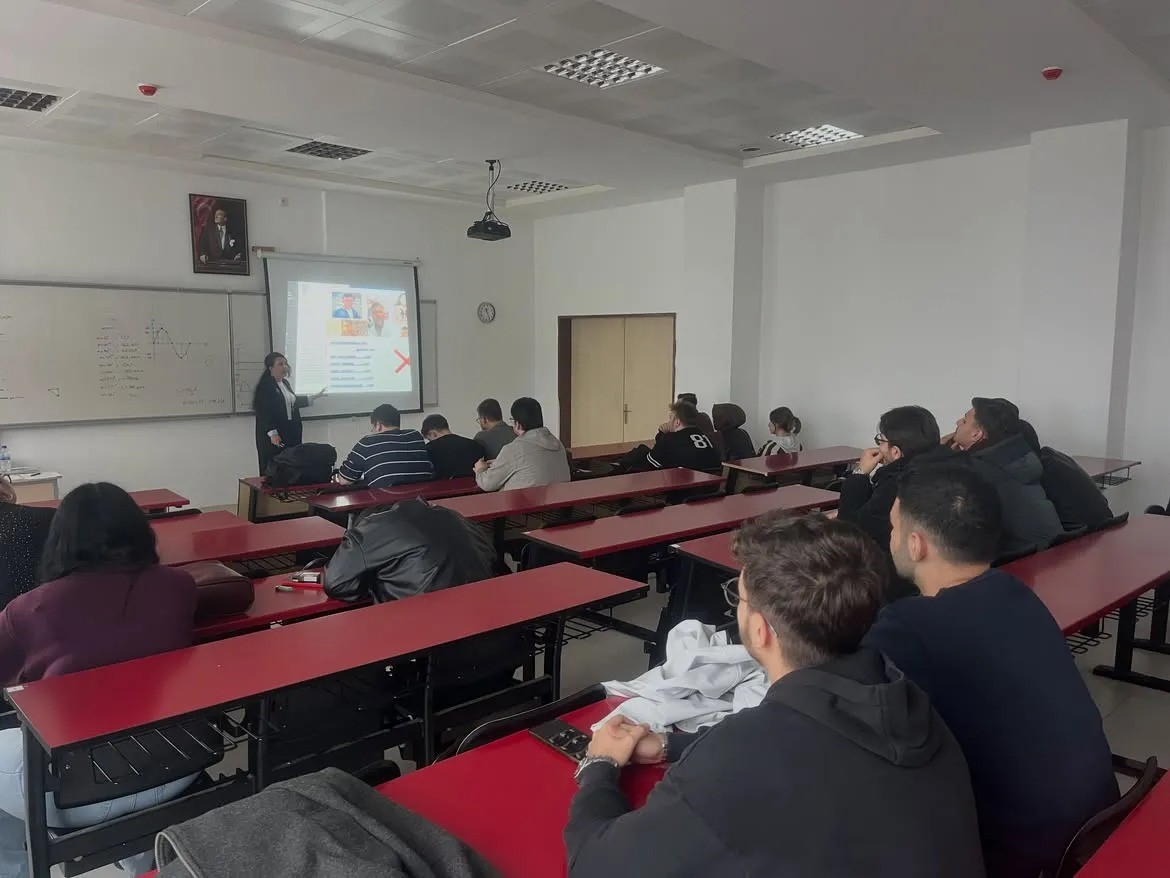 SİNOP ÜNİVERSİTESİ İLE İŞKUR SİNOP İL MÜDÜRLÜĞÜ İŞ BİRLİĞİNDE YÜRÜTÜLEN KARİYER PLANLAMA FAALİYETLERİ KAPSAMINDA ÖĞRENCİLERE YÖNELİK "CV HAZIRLAMA VE İŞ ARAMA BECERİLERİ EĞİTİMİ" DÜZENLENDİ.