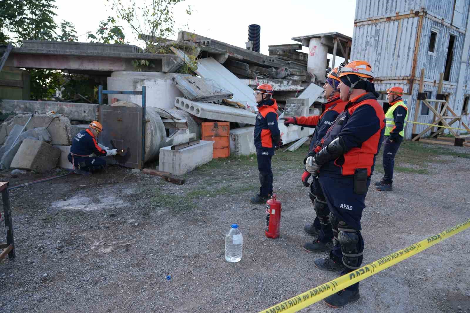 BURSA İL AFET VE ACİL DURUM MÜDÜRLÜĞÜ BÜNYESİNDE FAALİYET GÖSTEREN ARAMA VE KURTARMA BİRLİK MÜDÜRLÜĞÜ, ULUSLARARASI ARAMA VE KURTARMA DANIŞMA GRUBU (INSARAG) TARAFINDAN TANIMLANAN STANDARTLAR DOĞRULTUSUNDA GERÇEKLEŞTİRİLEN ULUSAL AKREDİTASYON (İRNAP) SINAV SÜRECİNİ BAŞARIYLA TAMAMLADI.