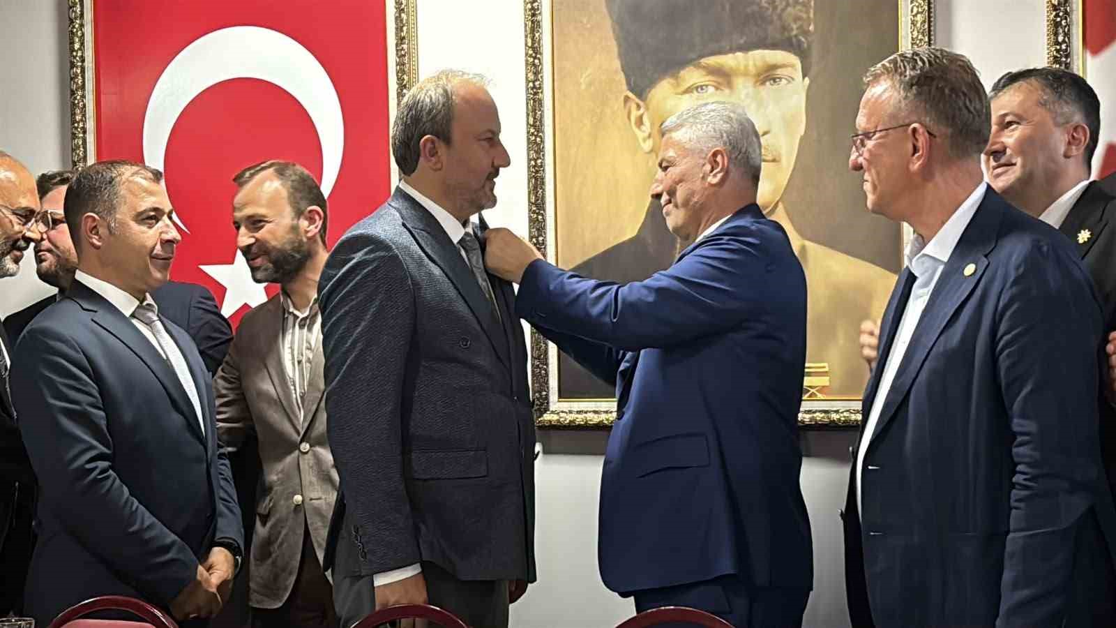 İRFAN GÜLEÇ ROZET TAKTI