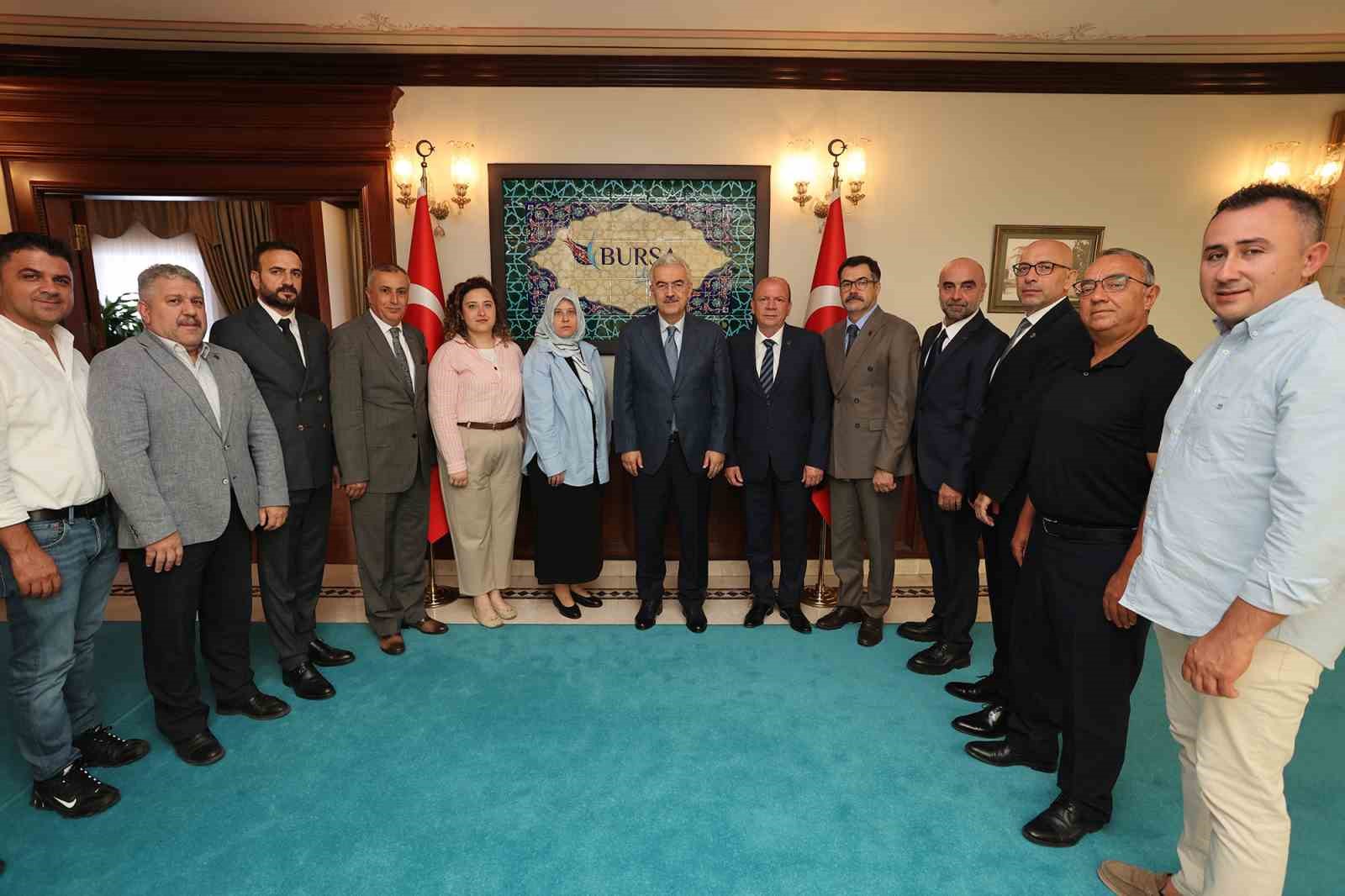 BURSA TİCARET BORSASI, MERHUM MECLİS BAŞKANI MEHMET AYDIN’IN VEFAT YIL DÖNÜMÜNDE ANLAMLI BİR PROTOKOLE İMZA ATTI. MÜLKİYETİ BURSA TİCARET BORSASI’NA AİT OLAN OKUL BİNASI, BURSA VALİLİĞİ’NDE DÜZENLENEN TÖRENLE MİLLÎ EĞİTİM BAKANLIĞI’NA DEVREDİLDİ. OKULUN ADI, MERHUM BAŞKANIN ANISINI YAŞATMAK AMACIYLA "BURSA TİCARET BORSASI MEHMET AYDIN İMAM HATİP ORTAOKULU" OLARAK DEĞİŞTİRİLDİ.