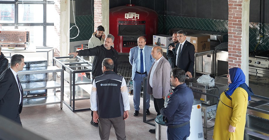 ERZURUM TEKNİK ÜNİVERSİTESİ (ETÜ) REKTÖRÜ PROF. DR. BÜLENT ÇAKMAK, 2026-2027 AKADEMİK YILI’NIN BAŞLAMASIYLA BİRLİKTE ÜNİVERSİTE ÜST YÖNETİMİYLE KAMPÜS YERLEŞKESİNDE İNCELEMELERDE BULUNARAK YAZ DÖNEMİNDE YAPIMINA BAŞLANAN VE DEVAM EDEN ÇALIŞMALARI YERİNDE DEĞERLENDİRDİ.