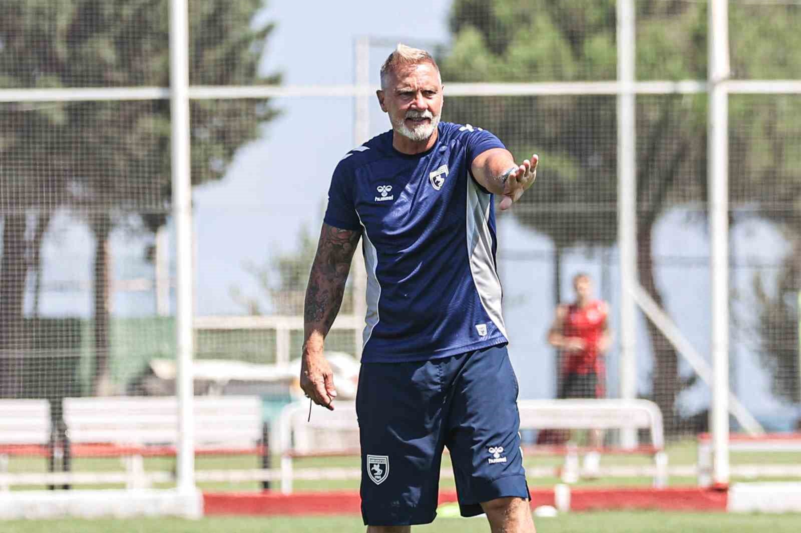 SÜPER LİG EKİPLERİNDEN SAMSUNSPOR, LİGİN İKİNCİ HAFTASINDA OYANACAĞI ÇAYKUR RİZESPOR MÜCADELESİNE TEKNİK DİREKTÖR THORSTEN FİNK YÖNETİMİNDE GERÇEKLEŞTİRDİĞİ ANTRENMANLA SÜRDÜRDÜ.