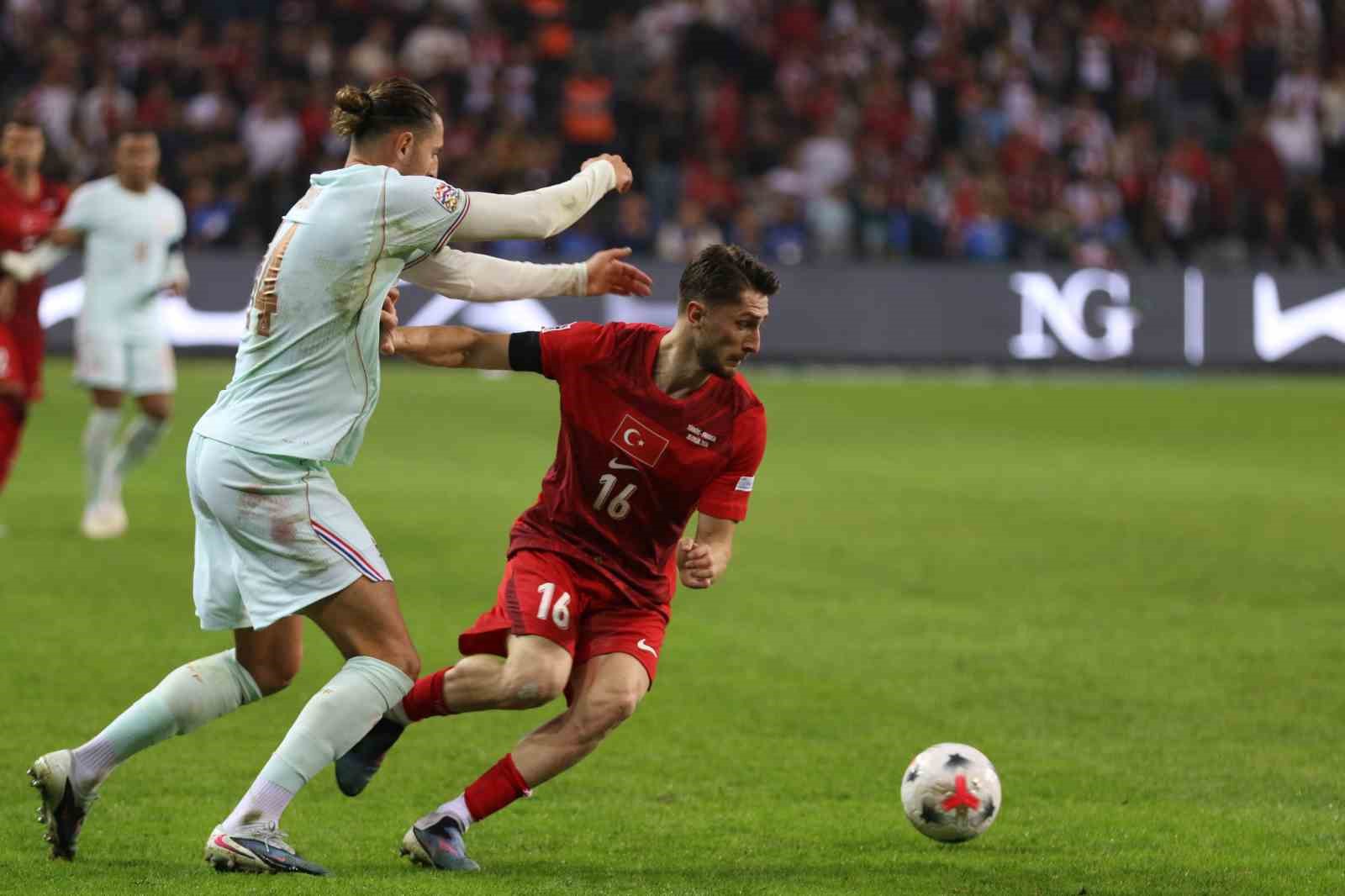 TÜRKİYE A MİLLİ FUTBOL TAKIMI, UEFA ULUSLAR A LİGİ 1. GRUP İLK MAÇINDA KOCAELİ'NDE FRANSA'YA 1-0 MAĞLUP OLDU.