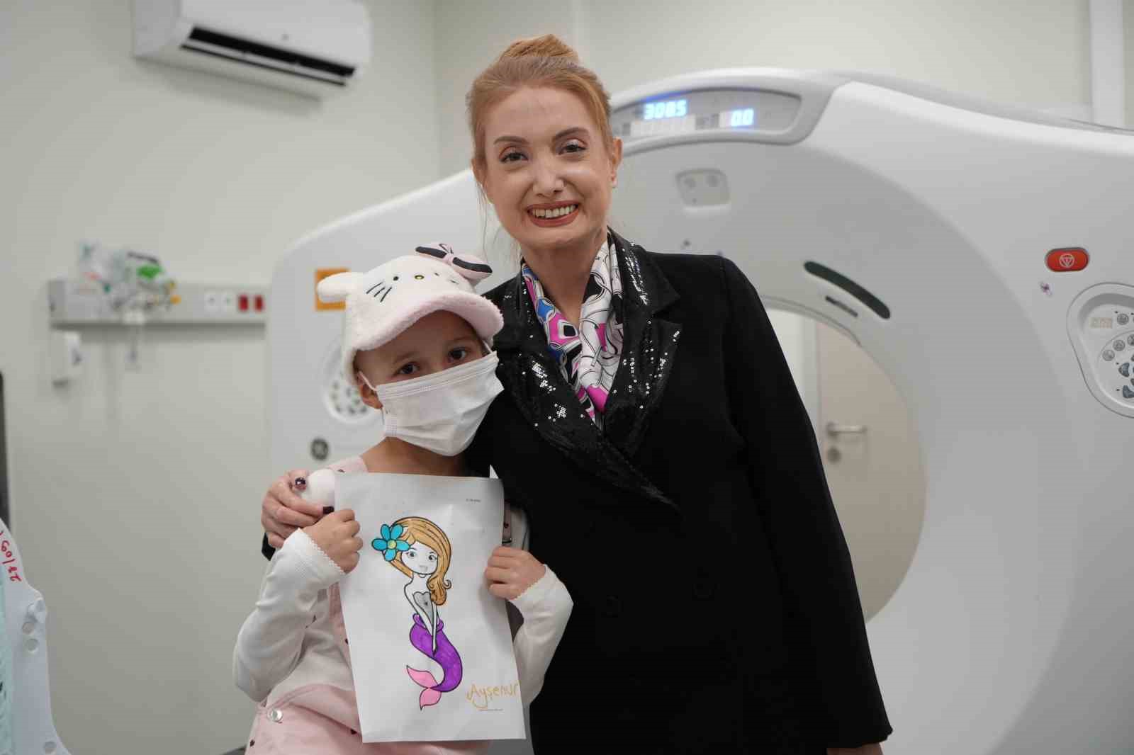 AYŞENUR KEKLİKOĞLU VE ANTALYA ŞEHİR HASTANESİ RADYASYON ONKOLOJİSİ KLİNİĞİ İDARİ SORUMLUSU DOÇ. DR. EDA KÜÇÜKTÜLÜ