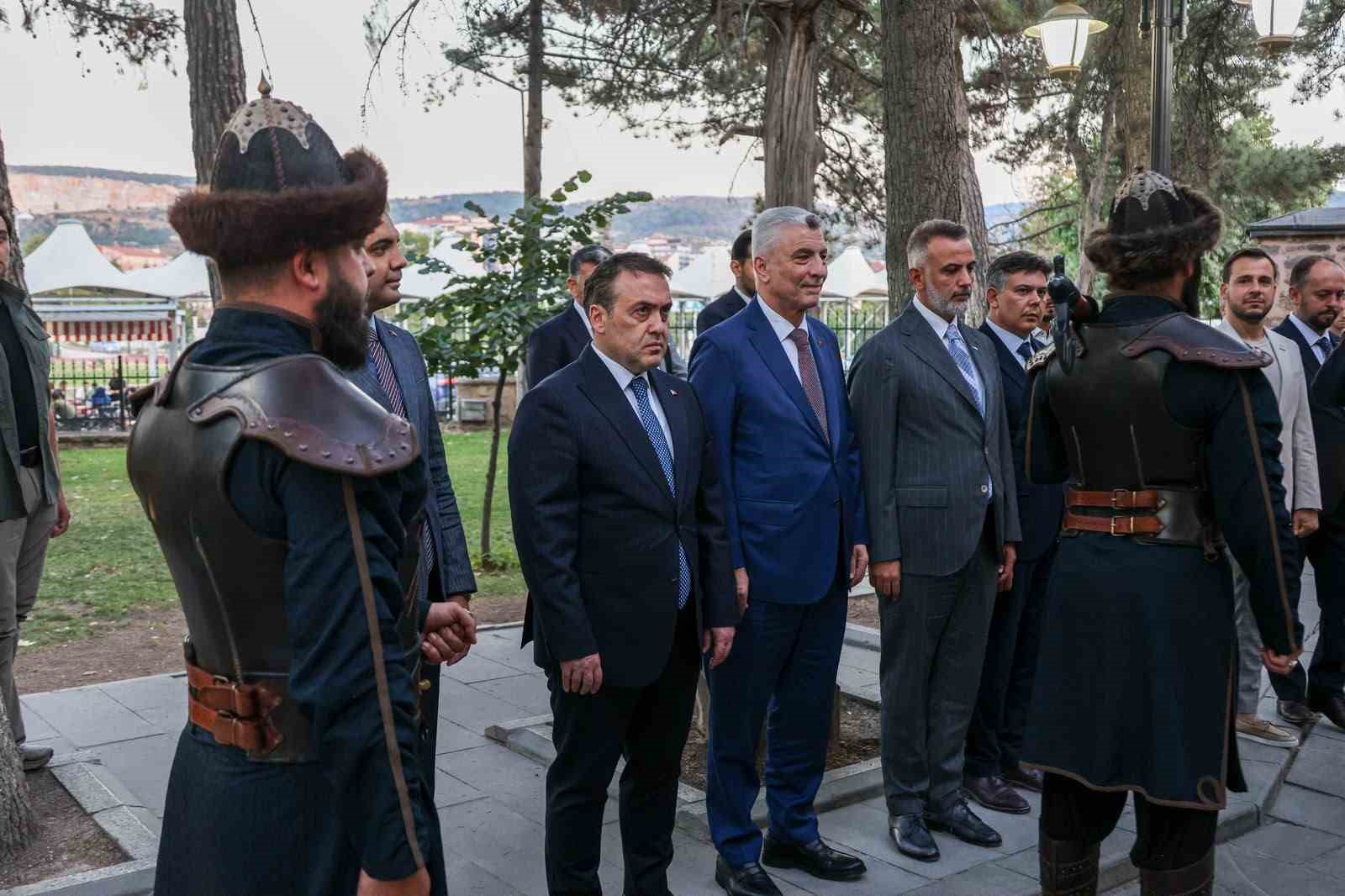 TİCARET BAKANI BOLAT, ERTUĞRUL GAZİ TÜRBESİ’Nİ ZİYARET ETTİ