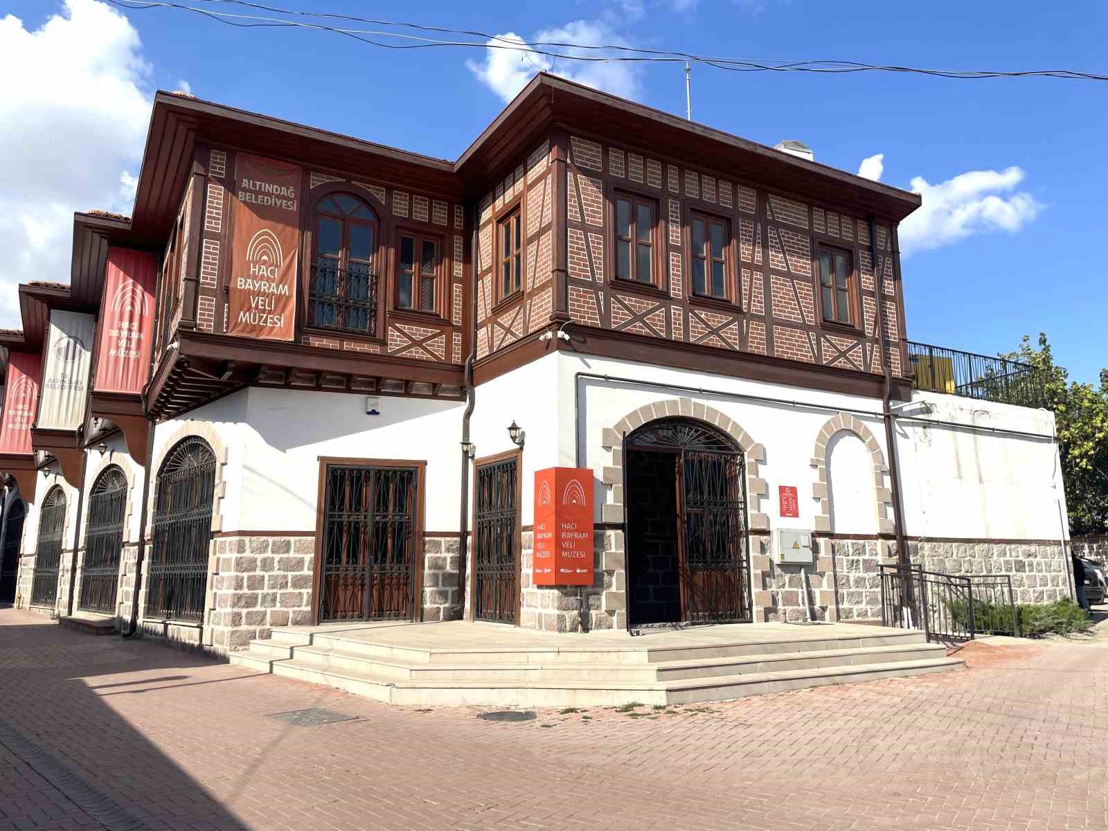 ANKARA’NIN ALTINDAĞ İLÇESİNDE BULUNAN HACI BAYRAM VELİ MÜZESİ, 60’IN ÜZERİNDE ESERLE ESKİ ANKARA’NIN YAŞAMINI VE HACI BAYRAM VELİ HAZRETLERİ’NİN İZLERİNİ YAŞATIYOR.