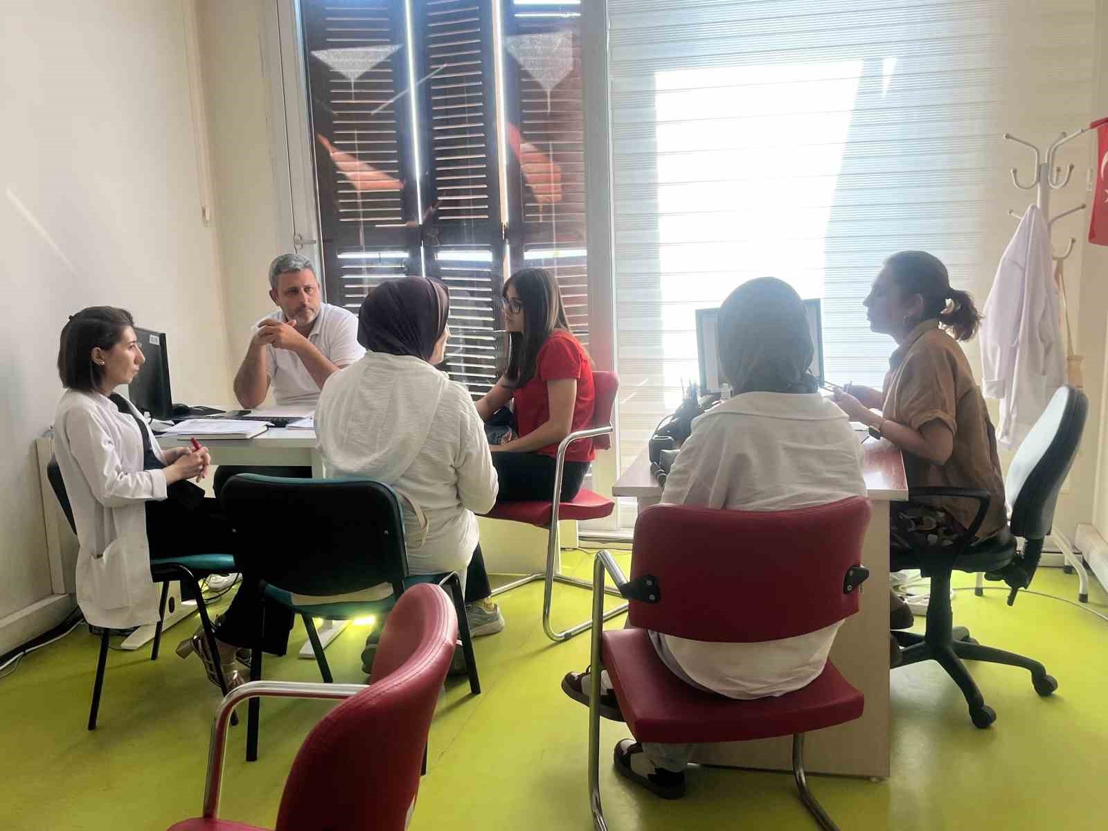 MANİSA BÜYÜKŞEHİR BELEDİYESİ EĞİTİM MERKEZLERİ (MABEM), YKS VE LGS TERCİH DÖNEMİNDE ÖĞRENCİLERİN GELECEKLERİNE YÖN VERMESİNE DESTEK OLDU. ÜCRETSİZ DANIŞMANLIK HİZMETİNDEN 2 BİN 71 ÖĞRENCİ İLE BİN 15 VELİ YARARLANDI.