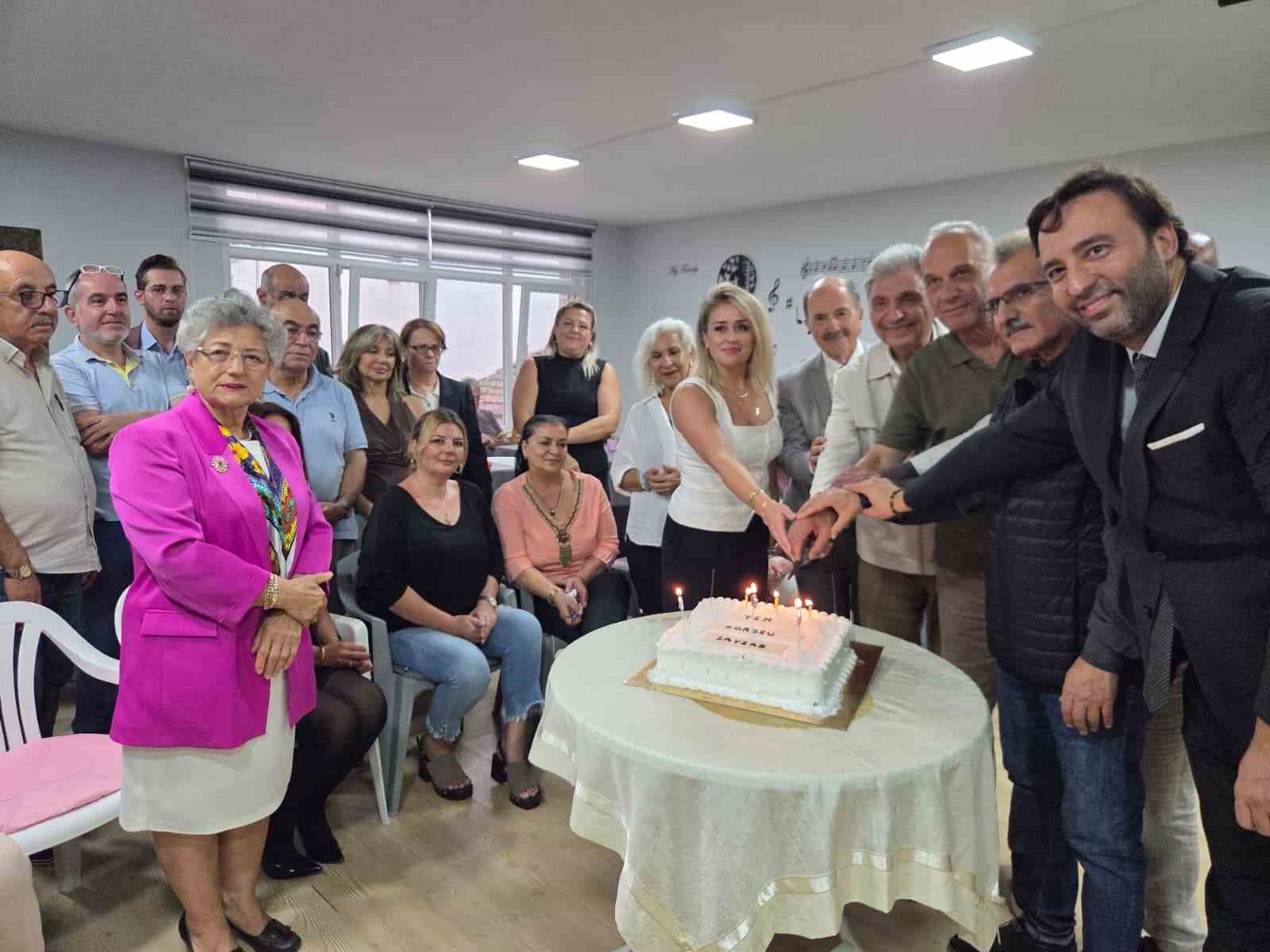 SAMSUN’DA YAŞAYAN SANATÇILARIN BİR ÇATI ALTINDA TOPLANDIĞI TÜRK SANAT MÜZİĞİ KOROSU, VERECEĞİ İLK KONSER ÖNCESİ KOKTEYL DÜZENLEDİ.
