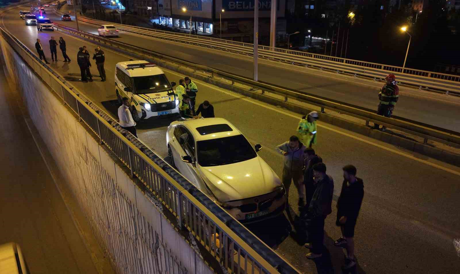 KIRIKKALE'DE İKİ OTOMOBİLİN ÇARPIŞMASI SONUCU MEYDANA GELEN TRAFİK KAZASINDA 2 KİŞİ YARALANDI