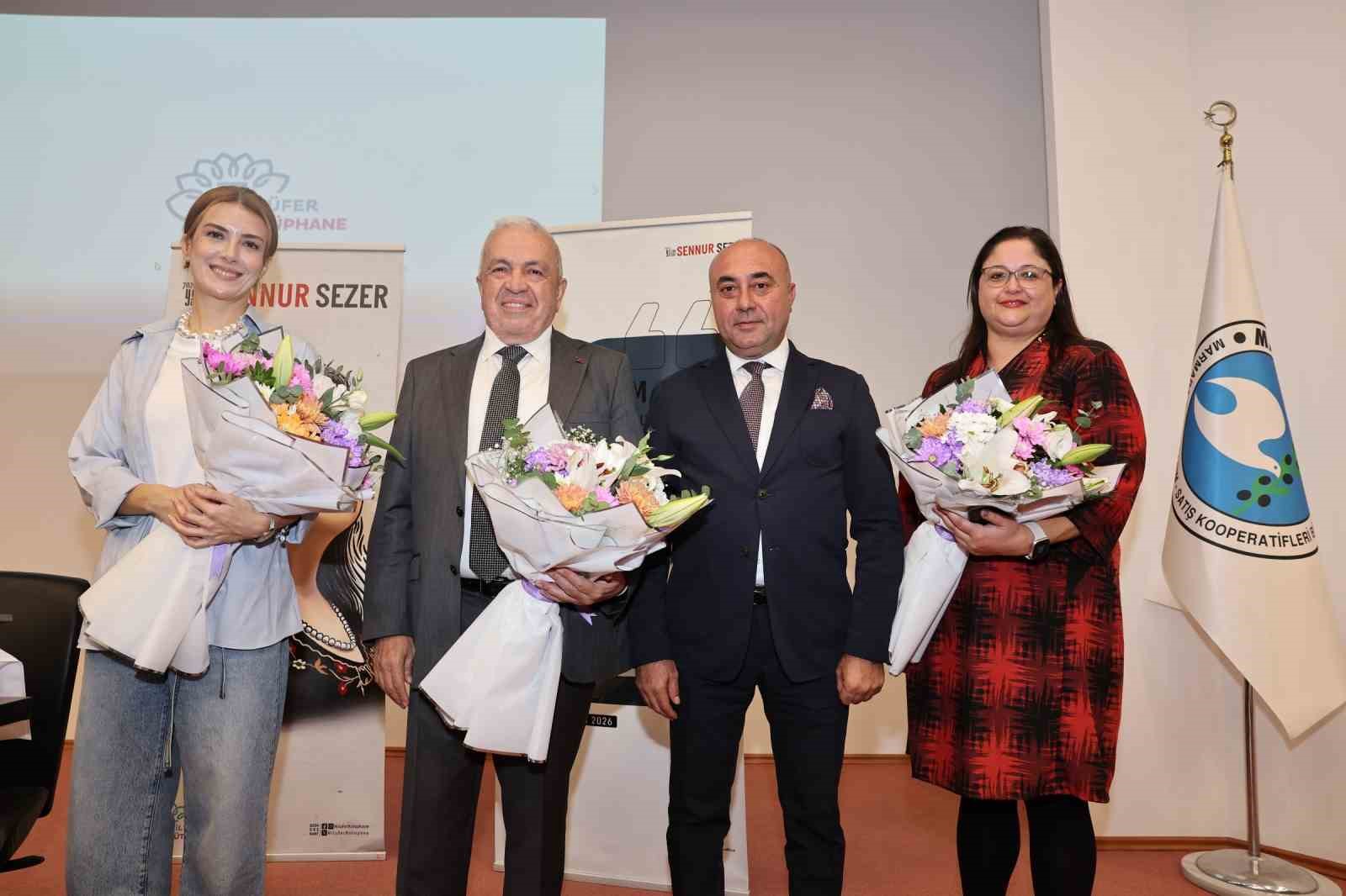 NİLÜFER BELEDİYESİ'NİN "2026 YILIN YAZARI SENNUR SEZER" ETKİNLİKLERİ KAPSAMINDA OYUNCU ELİT ANDIÇ ÇAMİ KOZA KÜTÜPHANE'DE LİSELİLERLE, MARMARABİRLİK TESİSLERİNDE İSE FABRİKA İŞÇİLERİYLE BİR ARAYA GELEREK USTA ŞAİRİN ŞİİRLERİNİ SESLENDİRDİ.