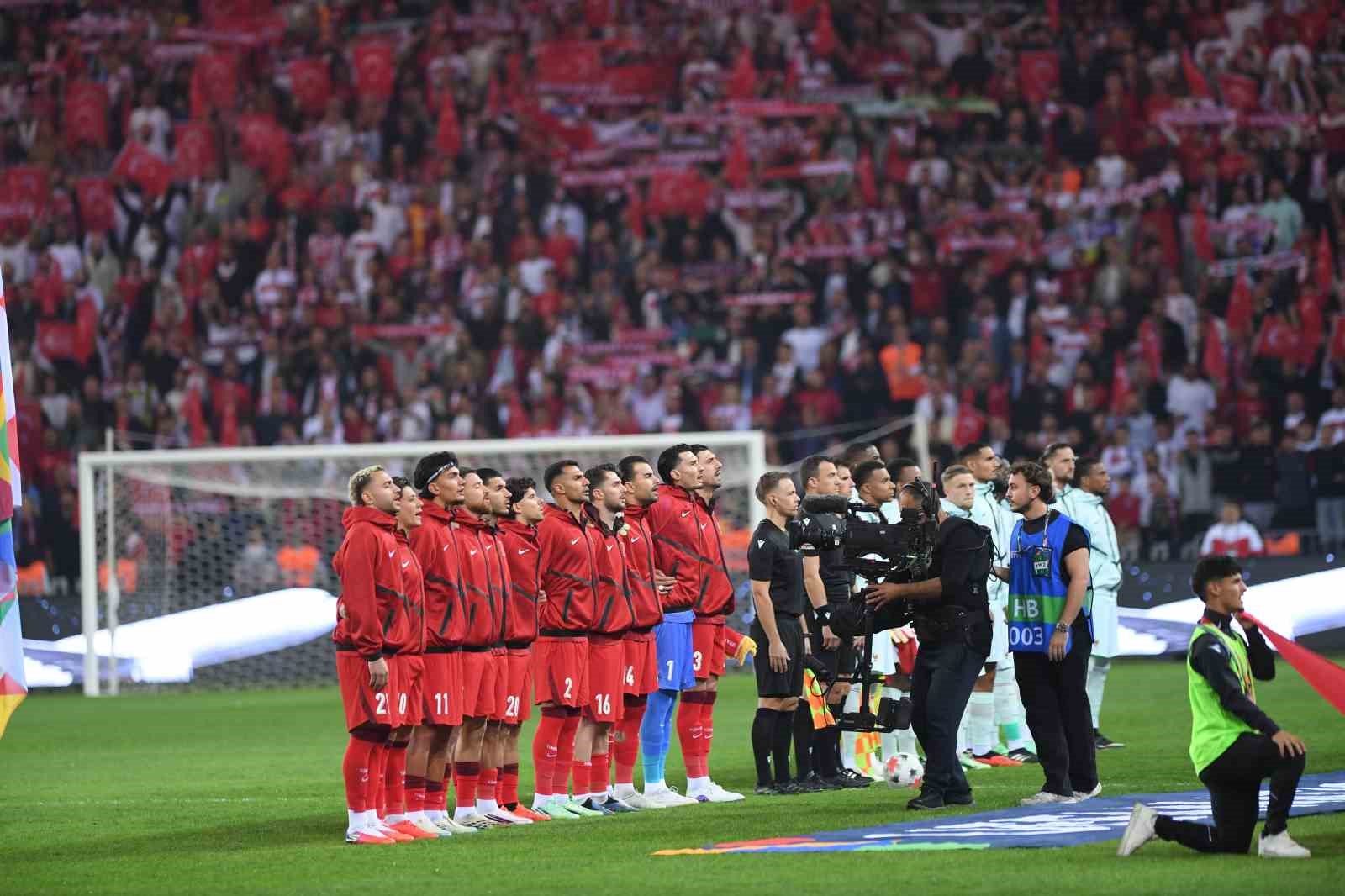 A MİLLİ FUTBOL TAKIMI, UEFA ULUSLAR A LİGİ 1. GRUP İLK MAÇINDA FRANSA İLE KOCAELİ'DE KARŞILAŞIYOR. MÜCADELENİN İLK YARISI GOLSÜZ EŞİTLİKLE TAMAMLANDI.