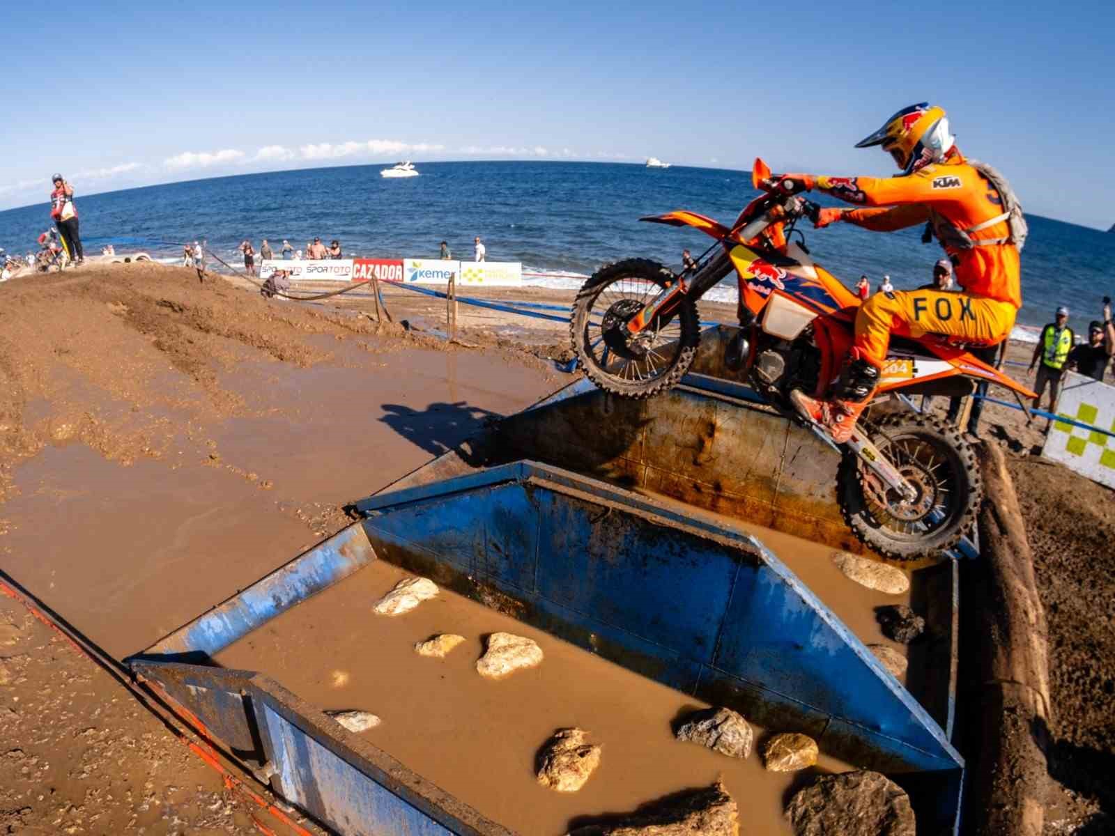 DENİZDEN ZİRVEYE UZANAN BENZERSİZ PARKURUYLA HARD ENDURO DÜNYASININ DİKKAT ÇEKEN ORGANİZASYONLARINDAN SEA TO SKY, 7-10 EKİM 2026 TARİHLERİNDE ANTALYA’NIN KEMER İLÇESİNDE DÜNYANIN ÖNDE GELEN SPORCULARINI AĞIRLAYACAK.
