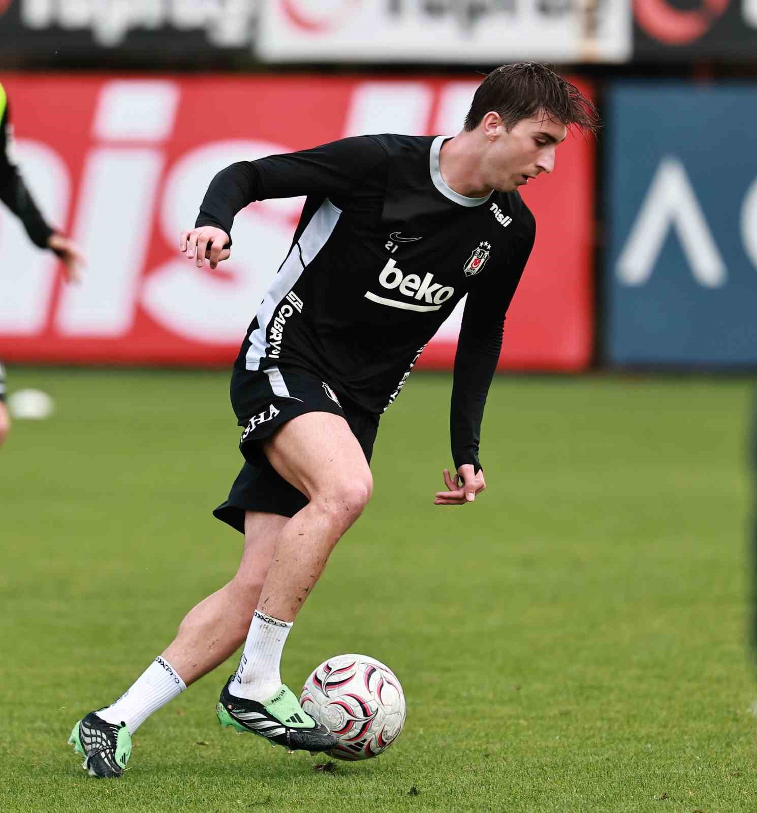 BEŞİKTAŞ, TRENDYOL SÜPER LİG'İN 7. HAFTASINDA 11 EKİM PAZAR GÜNÜ KOCAELİSPOR İLE OYNAYACAĞI KARŞILAŞMANIN HAZIRLIKLARINA BU SABAH YAPTIĞI ANTRENMANLA DEVAM ETTİ.