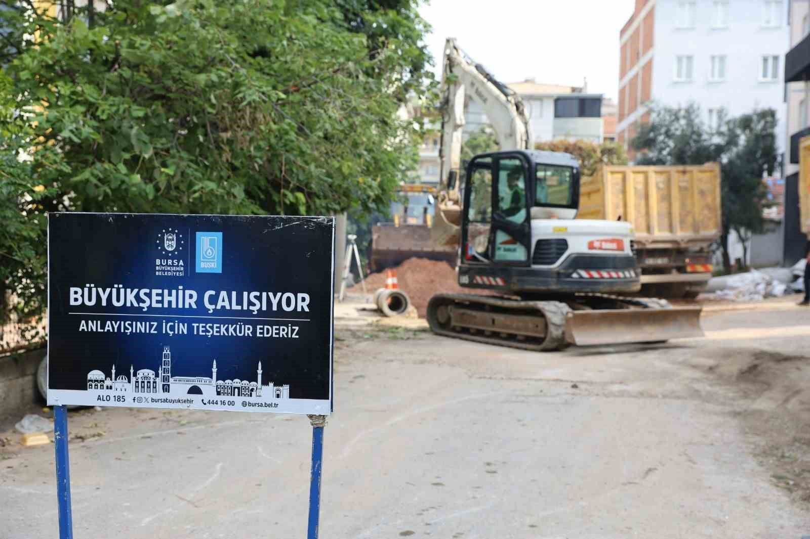 BURSA BÜYÜKŞEHİR BELEDİYESİ, OSMANGAZİ İLÇESİNİN HÜDAVENDİGAR MAHALLESİ’NDE ALTYAPI GÜÇLENDİRME ÇALIŞMALARI KAPSAMINDA KANALİZASYON VE YAĞMUR SUYU HATTI İMALATI GERÇEKLEŞTİRİYOR.
