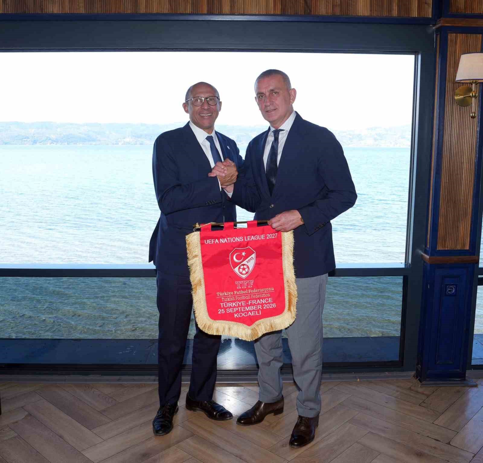 A MİLLİ TAKIM’IN UEFA ULUSLAR A LİGİ 1. GRUP’TAKİ FRANSA KARŞILAŞMASI ÖNCESİNDE İKİ ÜLKE FUTBOL FEDERASYONLARININ YÖNETİCİLERİ, SAKARYA’NIN SAPANCA’DA DÜZENLENEN RESMİ MAÇ YEMEĞİNDE BİR ARAYA GELDİ.
