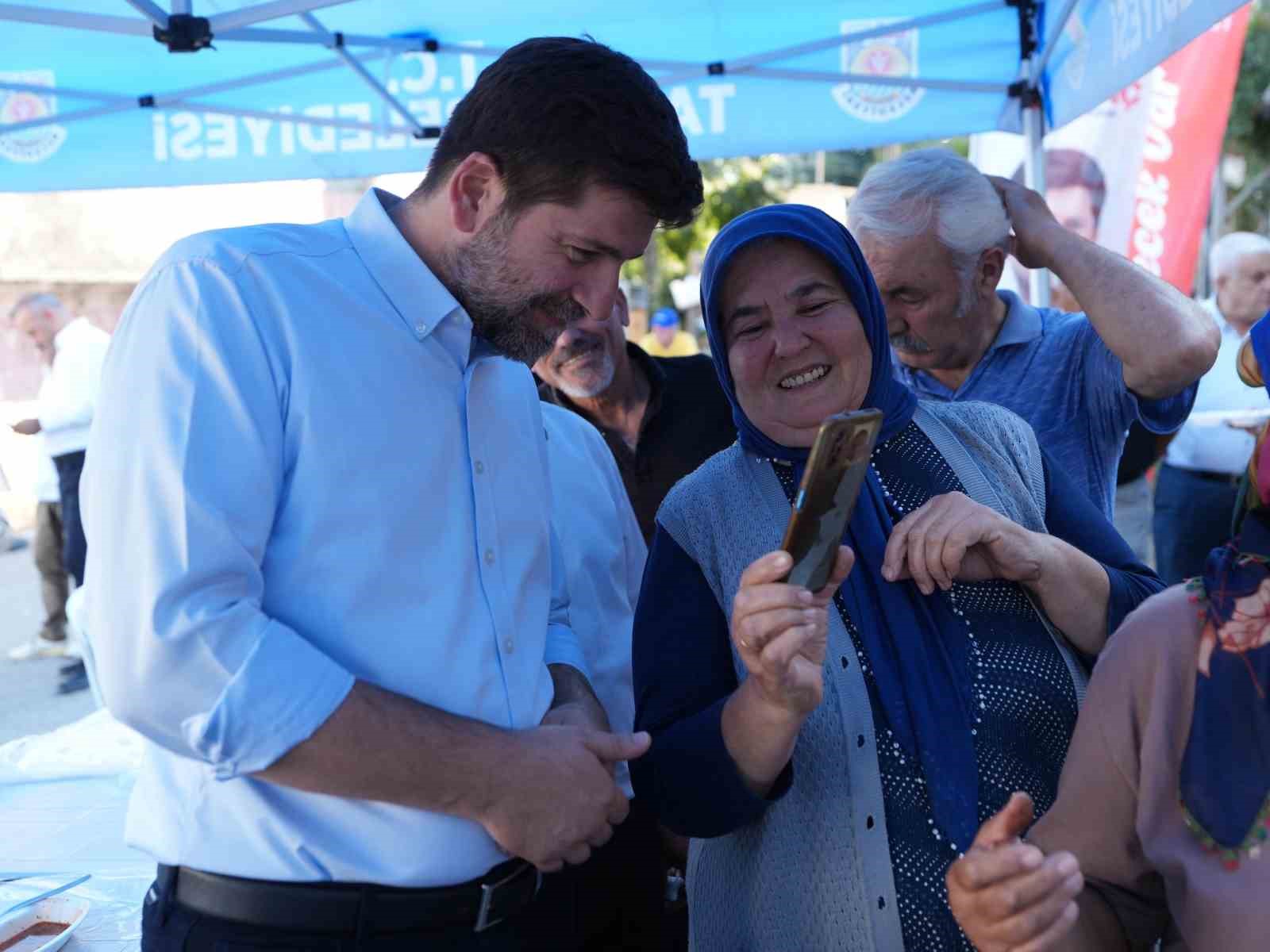 TARSUS BELEDİYE BAŞKANI ALİ BOLTAÇ, BEYLİCE MAHALLESİ’NDE DÜZENLENEN HALK BULUŞMASINDA VATANDAŞLARLA BİR ARAYA GELEREK MAHALLEDE YÜRÜTÜLEN ÇALIŞMALAR İLE YENİ DÖNEMDE YAPILMASI PLANLANAN HİZMETLERİ DEĞERLENDİRDİ.