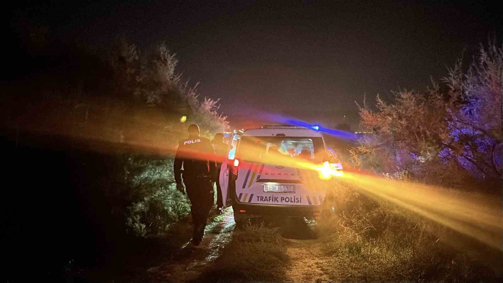 BURDUR'DA POLİSİN "DUR" İHTARINA UYMAYARAK KAÇAN SÜRÜCÜ, YAKLAŞIK 20 DAKİKA SÜREN KOVALAMACANIN ARDINDAN YAKALANDI.