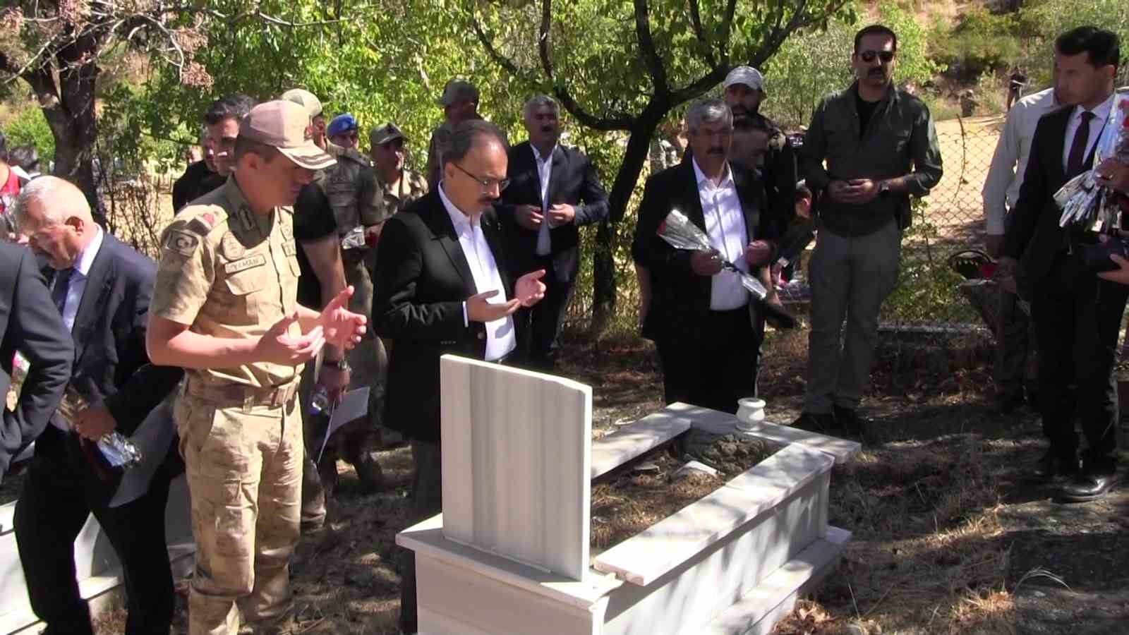 SİİRT’TE TERÖR ÖRGÜTÜ PKK'NIN KATLETTİĞİ 37 MASUM KURBAN TÖRENLE ANILDI