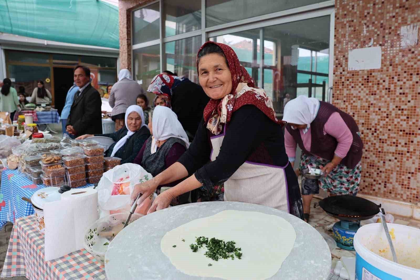 MARMARİS’İN KIRSAL TAŞLICA MAHALLESİ, DENİZ ÜRÜNLERİ FESTİVALİ KAPSAMINDA DÜZENLENEN YEREL PAZAR GÜNÜ’NDE YÖRESEL LEZZETLERİ VE KÜLTÜREL DEĞERLERİYLE ZİYARETÇİLERİNİ AĞIRLADI.