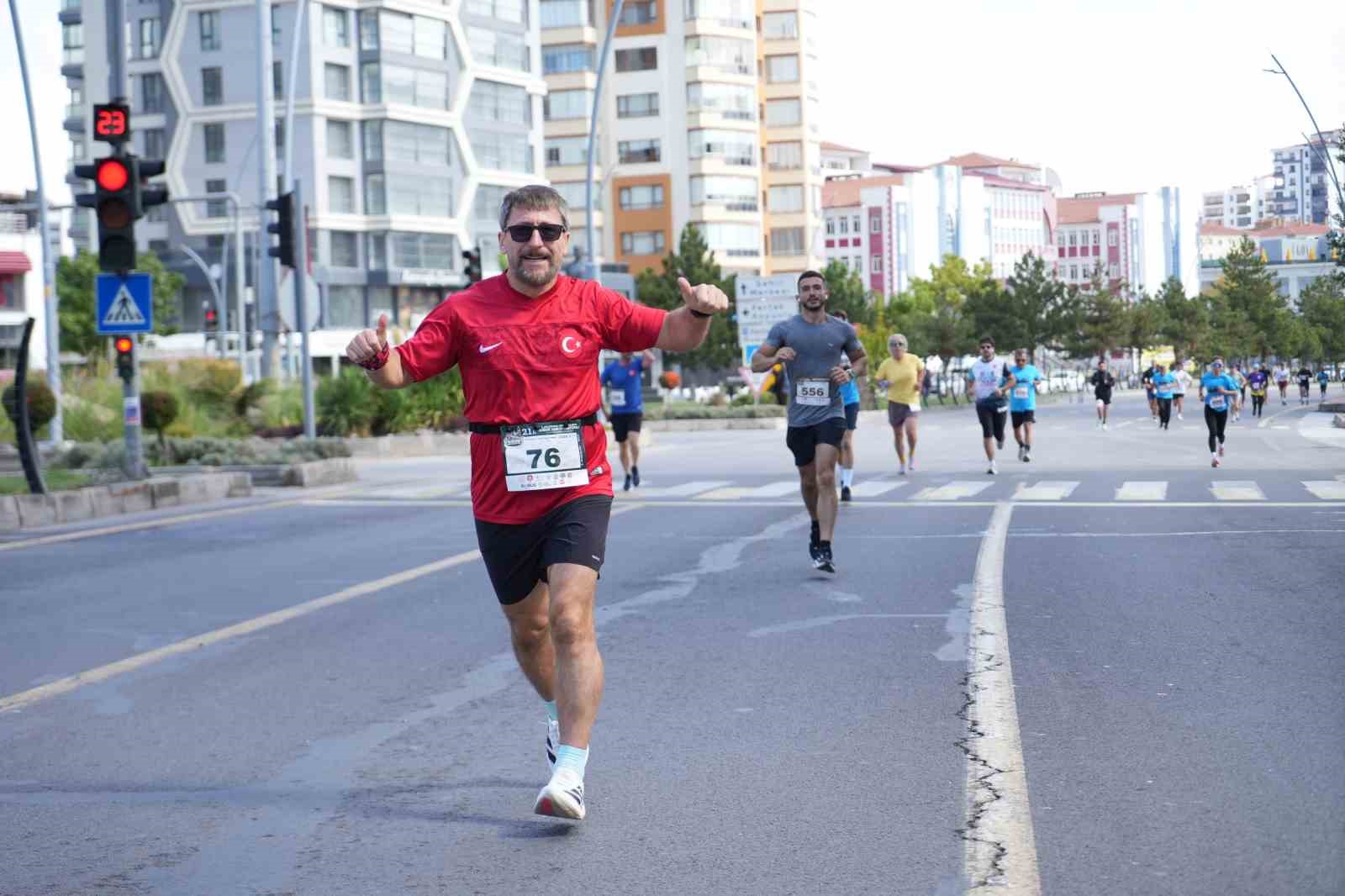 NİĞDE’DE 3. GELENEKSEL YARI MARATONU KOŞULDU