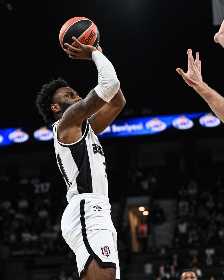 BEŞİKTAŞ, EUROLEAGUE'İN İLK HAFTASINDA SAHASINDA İSPANYOL EKİBİ VALENCİA BASKET'E 96-94 MAĞLUP OLDU.