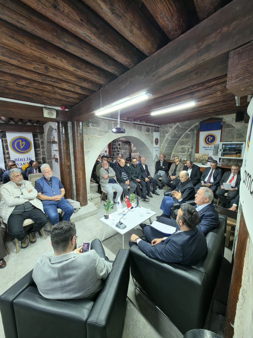 BİRLİK VAKFI TARAFINDAN GELENEKSEL OLARAK DÜZENLENEN 'BİRLİK SÖYLEŞİLERİ', YENİ DÖNEMİN İLK PROGRAMIYLA KAPILARINI AÇTI.