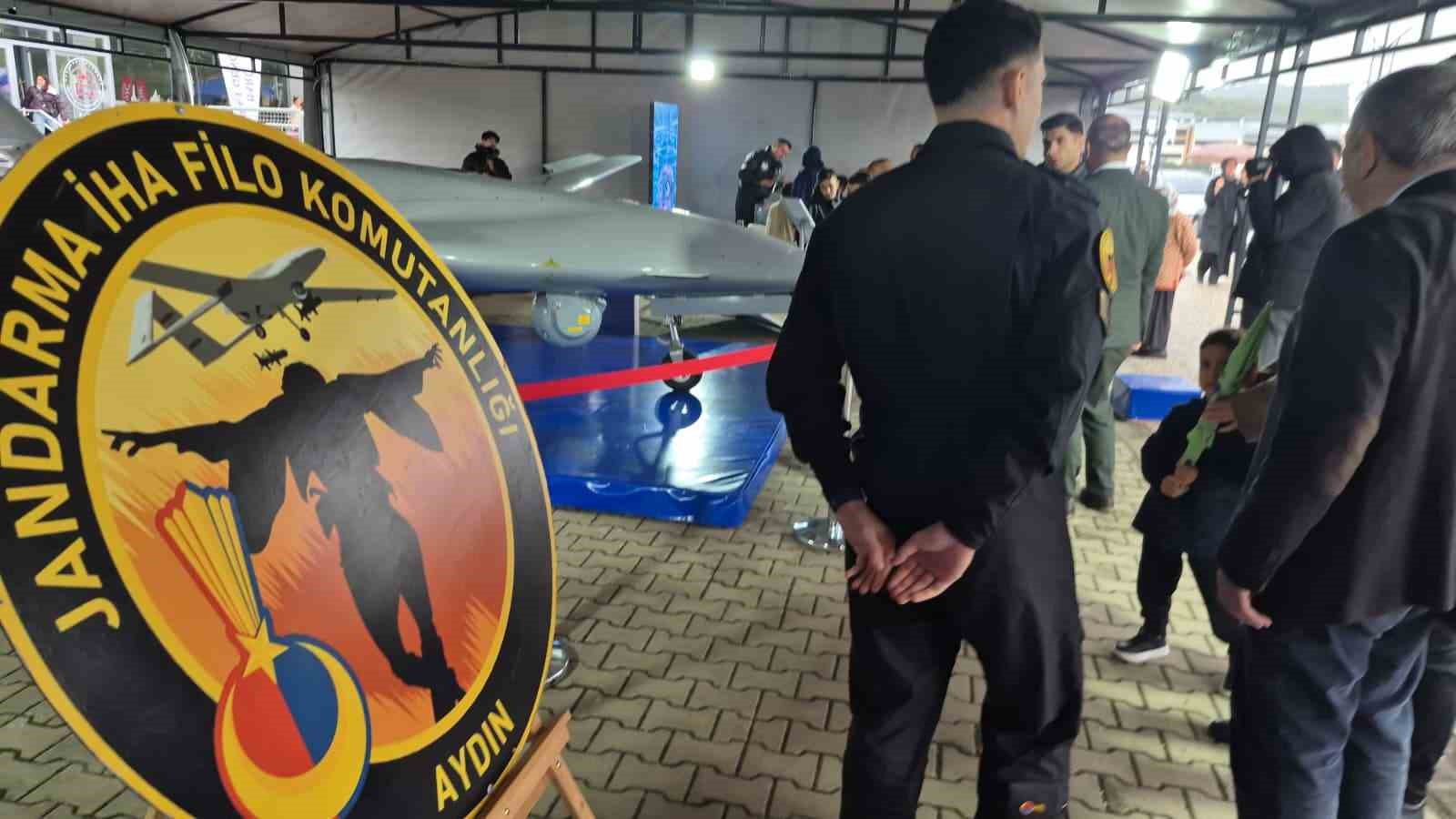 FESTİVALDE EN ÇOK İLGİYİ İSE 2014 YILINDA TÜRK SİLAHLI KUVVETLERİ'NDE ENVANTERİNE GİREN BAYRAKTAR TB2  İHA GÖRDÜ.