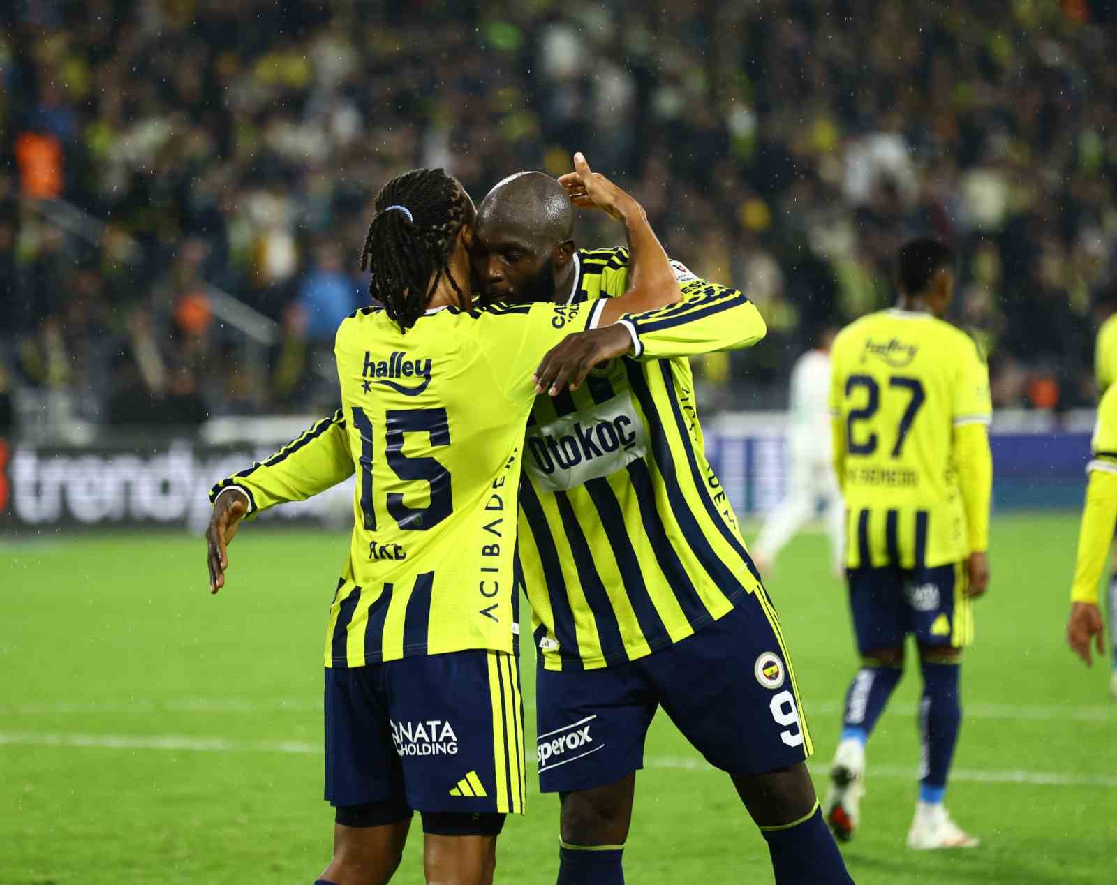 FENERBAHÇE’NİN BELÇİKALI FORVETİ ROMELU LUKAKU, BU SEZONKİ İLK GOLÜNÜ ALANYASPOR'A KARŞI ATTI.
