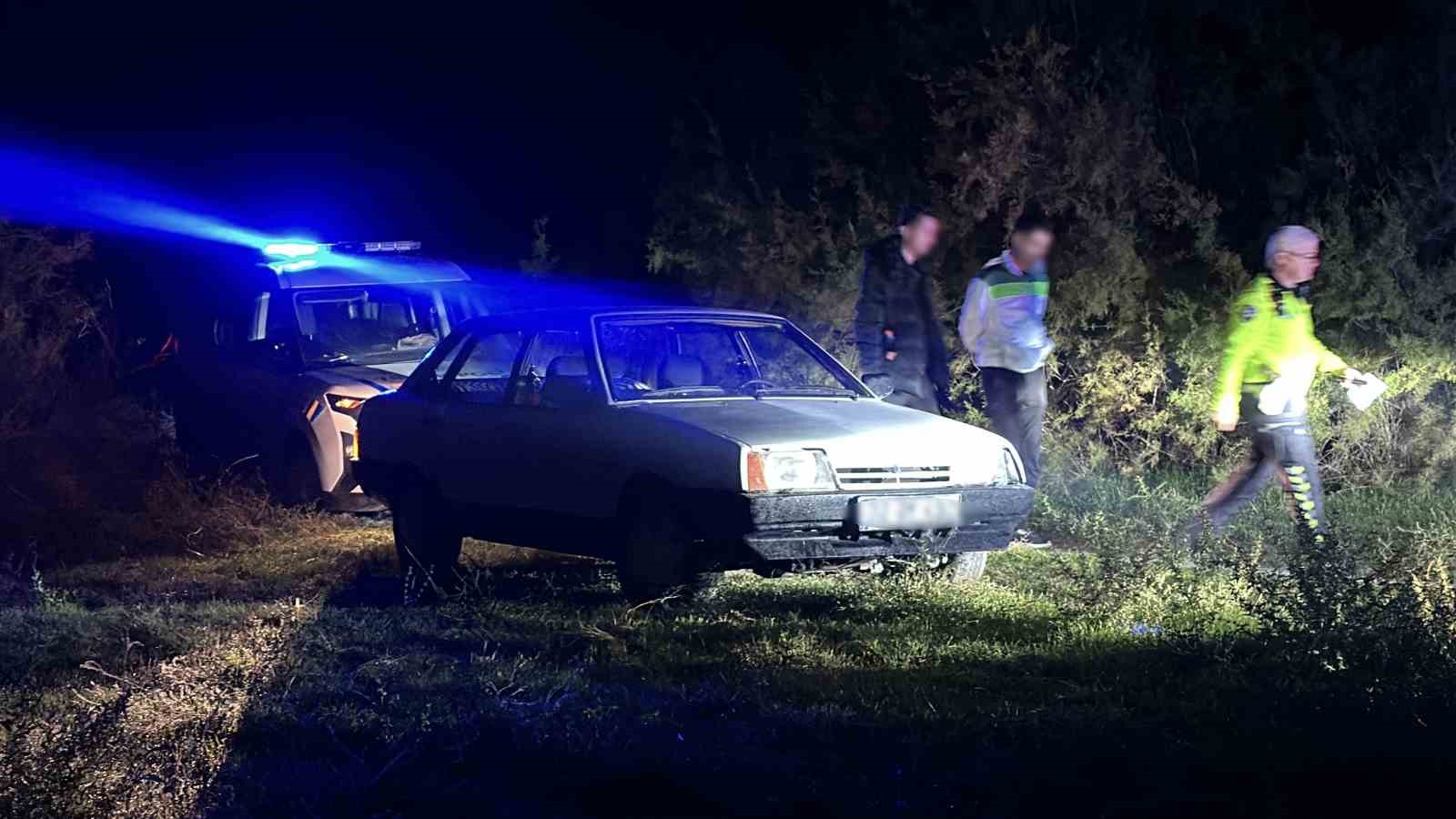 YAPILAN KONTROLDE 1,91 PROMİL ALKOLLÜ OLDUĞU BELİRLENEN SÜRÜCÜYE 315 BİN LİRA İDARİ PARA CEZASI UYGULANIRKEN, EHLİYETİNE 6 AY SÜREYLE EL KONULDU, ARACI İSE 2 AY TRAFİKTEN MEN EDİLDİ.