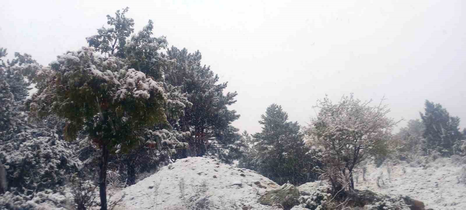 HİSARCIK’IN KARBASAN KÖYÜ’NE MEVSİMİN İLK KARI YAĞDI