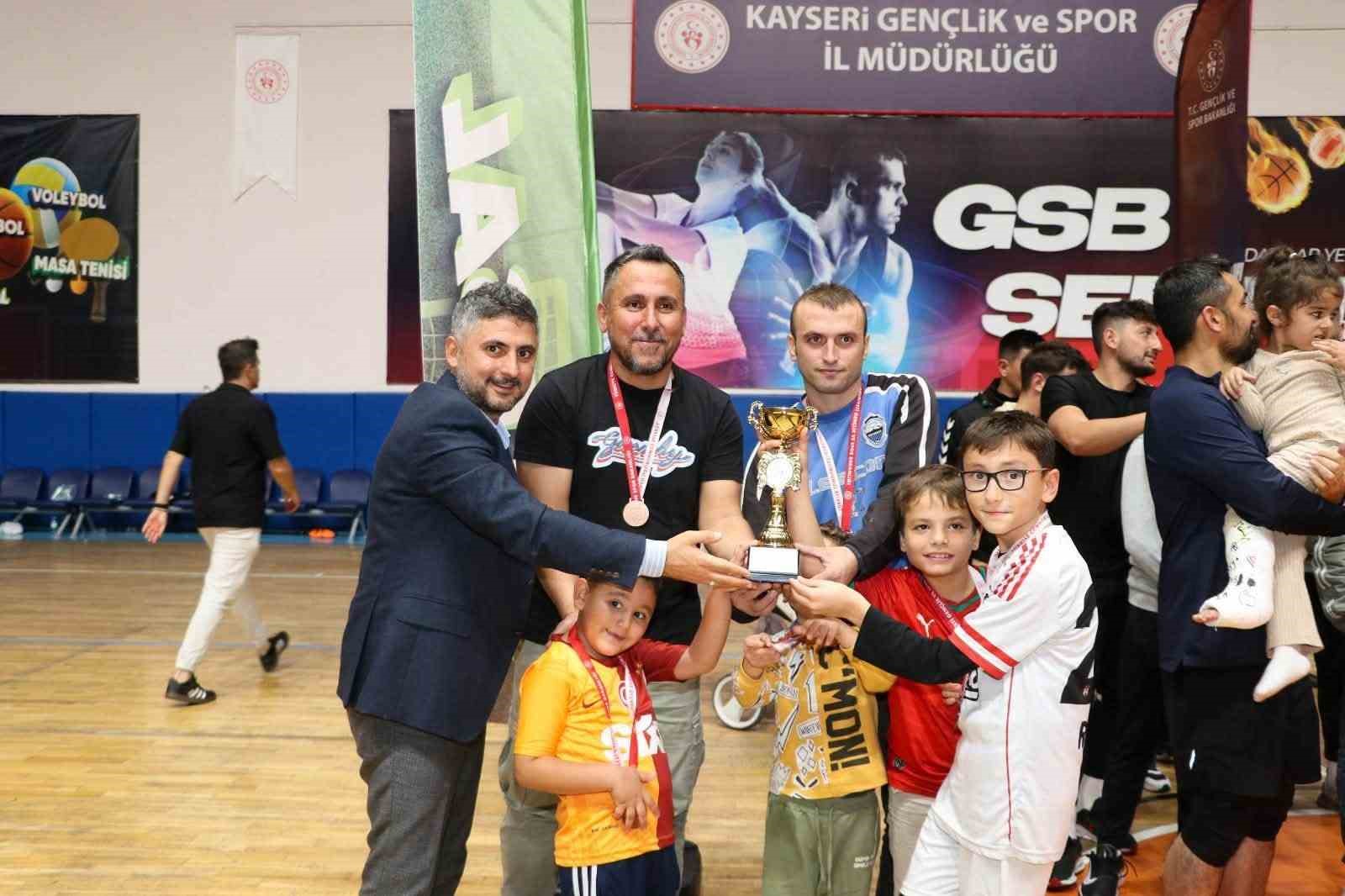 KAYSERİ’DE KAMU ÇALIŞANLARINI SPORUN BİRLEŞTİRİCİ GÜCÜ ETRAFINDA BULUŞTURAN KAMU SPOR OYUNLARI İL BİRİNCİLİĞİ MÜSABAKALARI SONA ERDİ.