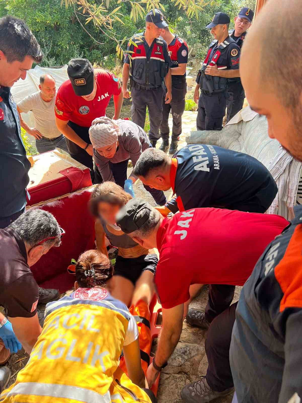 ANTALYA'NIN KONYAALTI İLÇESİNDE AĞAÇLIK ALANDA KAYBOLAN ŞAHIS, JANDARMA ARAMA KURTARMA (JAK) TİMLERİNİN ÇALIŞMASI SONUCU İKAMETİNDEN YAKLAŞIK 19 KİLOMETRE UZAKLIKTA BULUNDU.