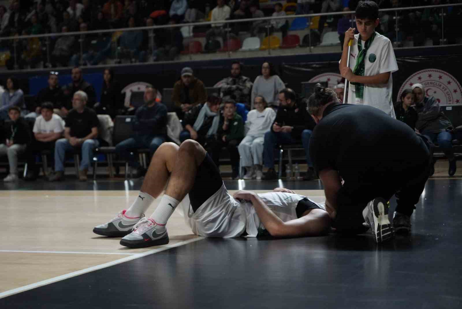 TÜRKİYE SİGORTA BASKETBOL SÜPER LİGİ'NİN 4. HAFTASINDA TOFAŞ, DEPLASMANDA KARŞILAŞTIĞI KÖRFEZ BASKET'İ BRYCE JONES'UN SON SANİYE ÜÇLÜĞÜYLE 71-69 MAĞLUP ETTİ.