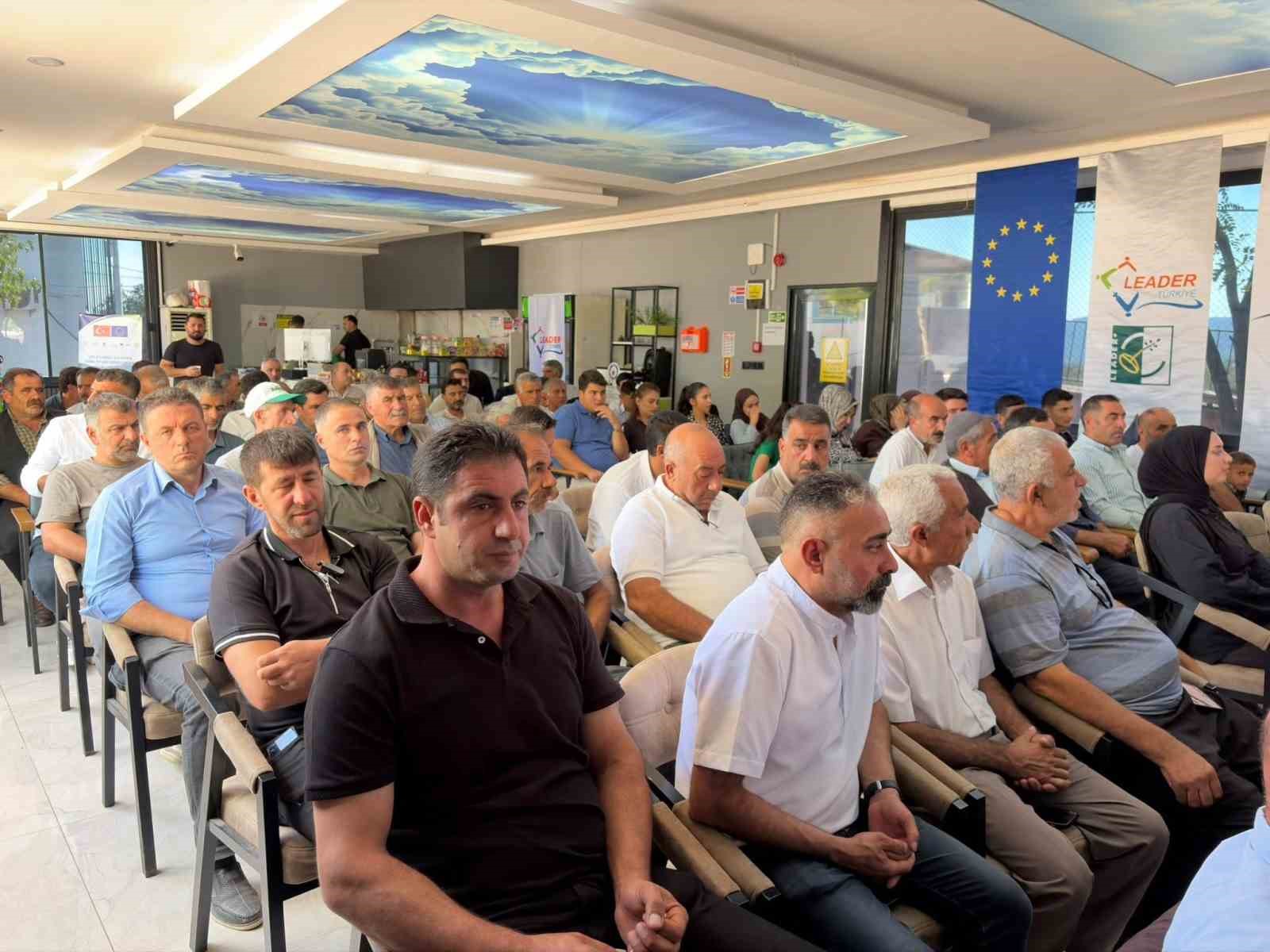 KAYMAKAM MUSTAFA ATISŞ’IN KATILIMIYLA DİCLE ÖĞRETMENEVİ’NDE DÜZENLENEN TOPLANTIDA, VATANDAŞLAR VE YEREL PAYDAŞLARLA BİR ARAYA GELİNEREK İLÇENİN DOĞASI, TARİHİ VE EŞSİZ GÜZELLİKLERİNİN TURİZME KAZANDIRILMASI İLE TANITIM FAALİYETLERİ İSTİŞARE EDİLDİ.