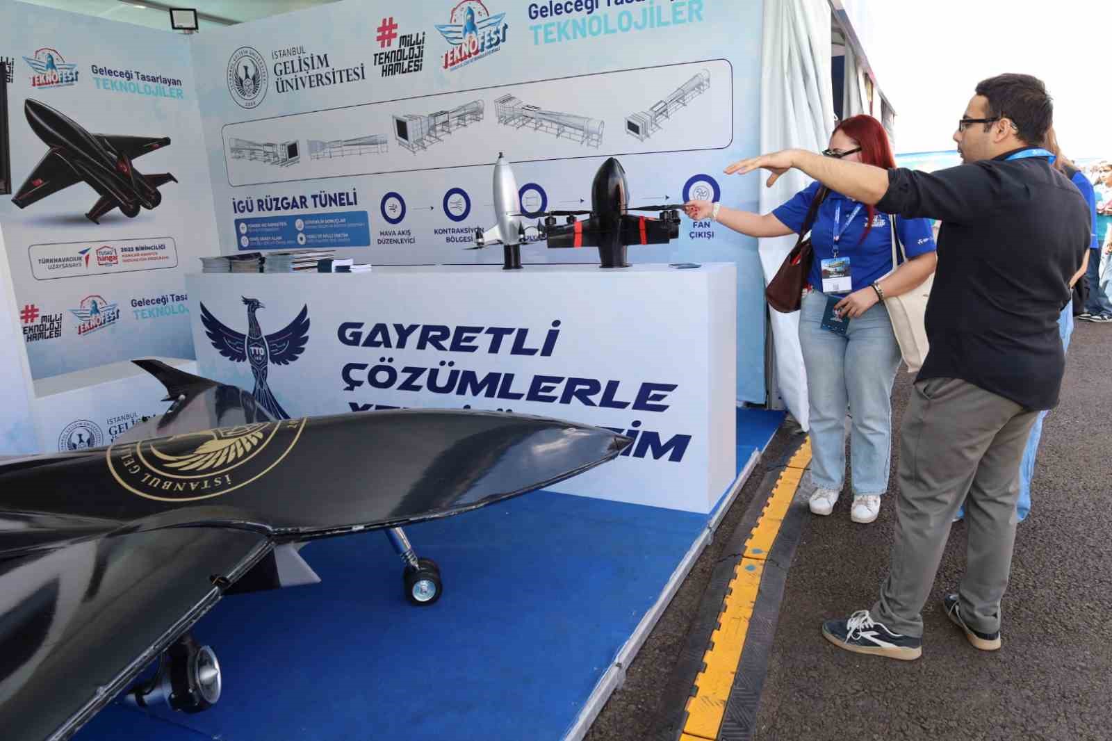 İGÜ TEKNOFEST’E JET DRON PROJESİ VE ELEKTRİK FAN MOTORLU VTOL İHA İLE KATILARAK DİKKATLERİ ÜZERİNE ÇEKTİ
