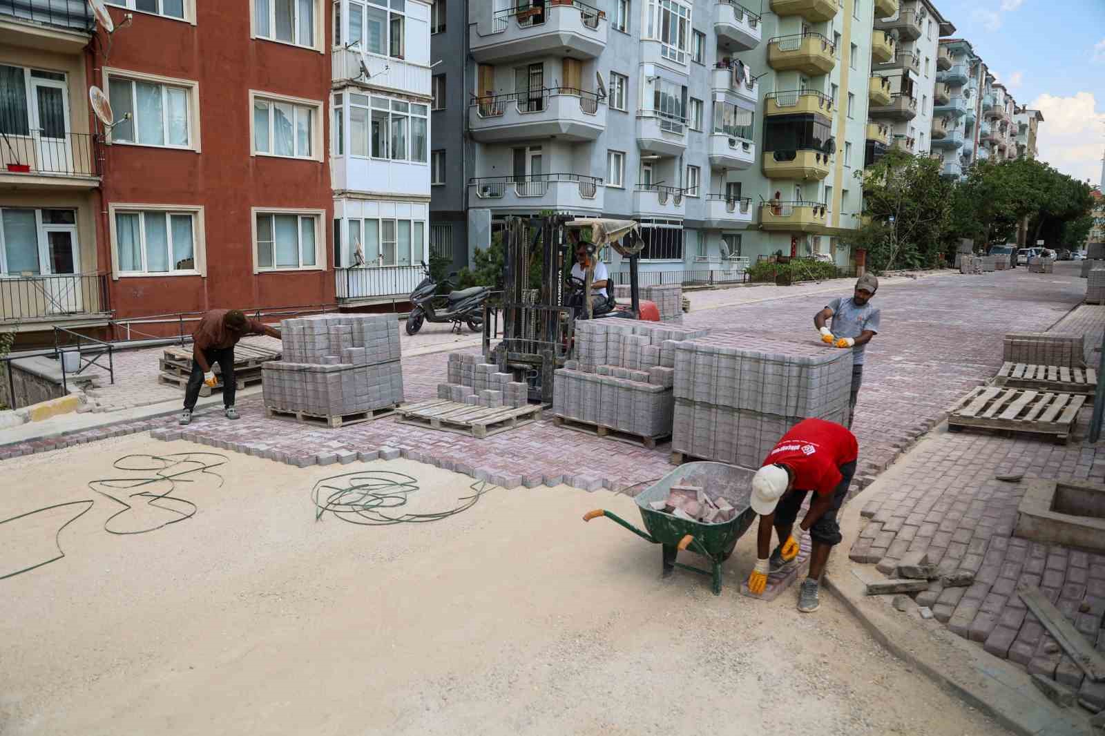UŞAK BELEDİYESİ EKİPLERİNCE, KENT GENELİNDEKİ ÇALIŞMALARINI SÜRDÜRÜYOR.