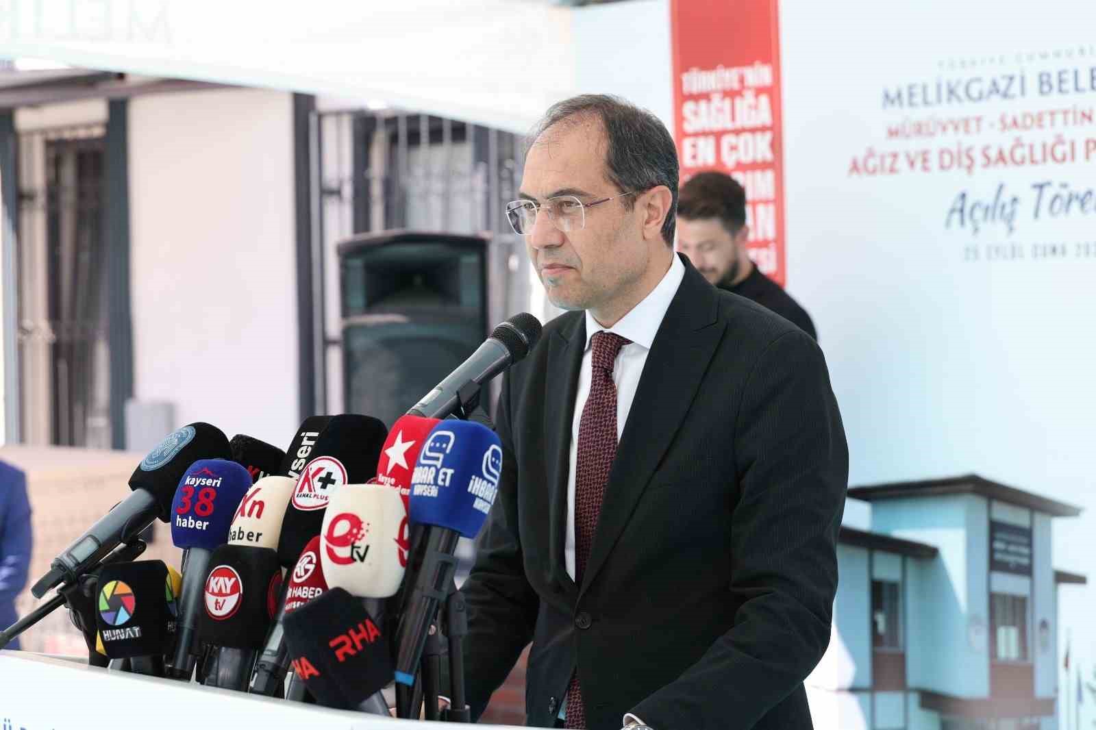 SAĞLIK ALANINDA HAYATA GEÇİRDİĞİ PROJELERLE REKOR HİZMETLERE İMZA ATAN MELİKGAZİ BELEDİYESİ İLÇE HALKININ MODERN VE NİTELİKLİ SAĞLIK HİZMETLERİNE ERİŞİMİNİ KOLAYLAŞTIRACAK ÖNEMLİ BİR YATIRIM OLAN MELİKGAZİ BELEDİYESİ MÜRÜVVET-SAADETTİN TÜRKKAN AĞIZ VE DİŞ SAĞLIĞI POLİKLİNİĞİ’NİN AÇILIŞINI GERÇEKLEŞTİRDİ.