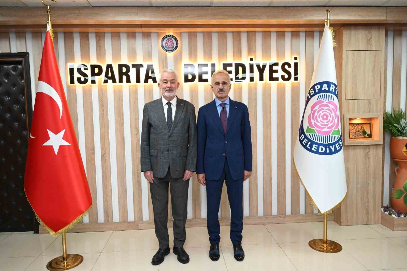 ISPARTA BELEDİYE BAŞKANI ŞÜKRÜ BAŞDEĞİRMEN VE ULAŞTIRMA VE ALTYAPI BAKANI ABDULKADİR URALOĞLU