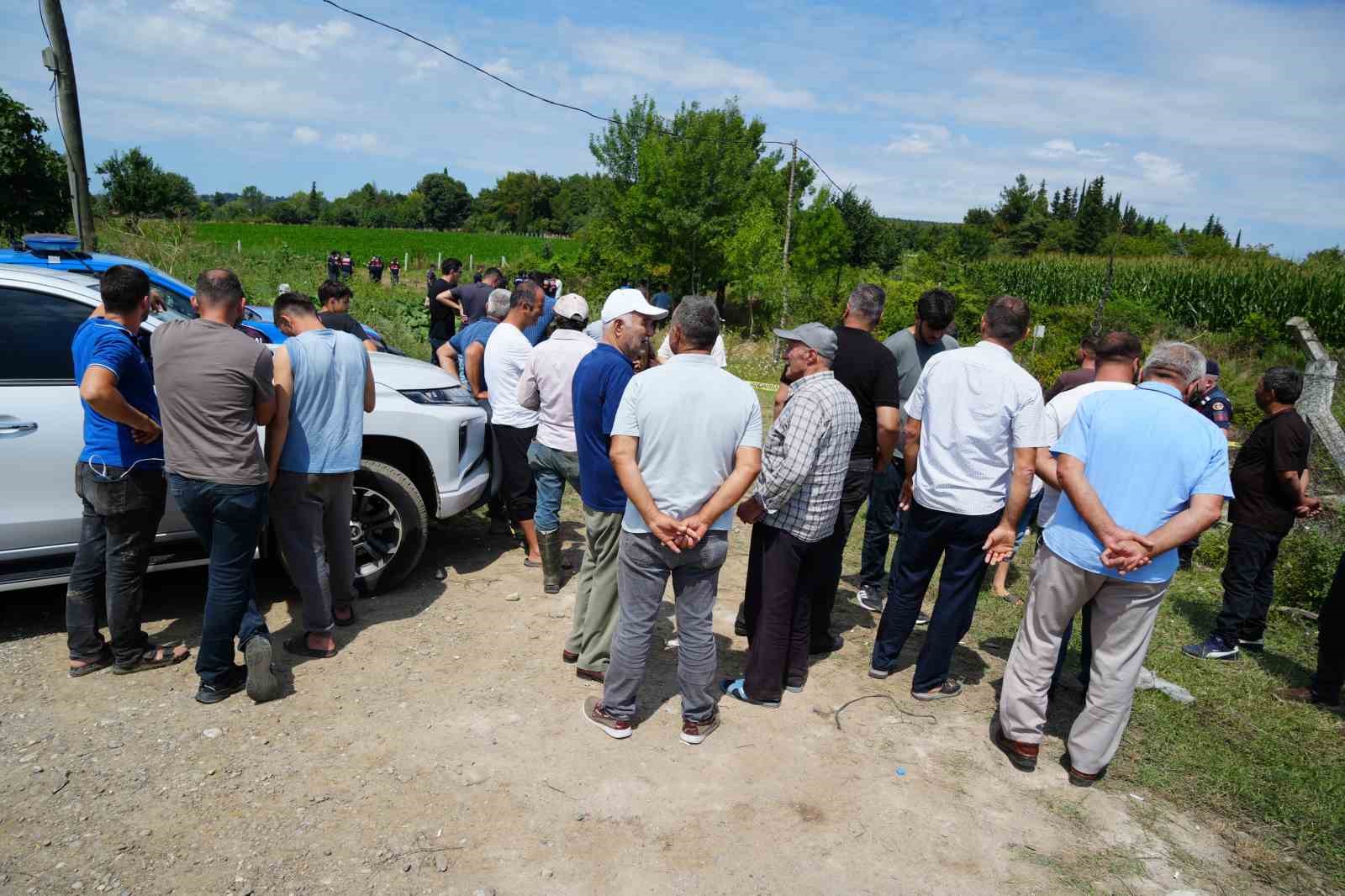 SAMSUN’UN BAFRA İLÇESİNDE OTOMOBİLİN SULAMA KANALINA DÜŞMESİ SONUCU KAYBOLAN 22 YAŞINDAKİ EMRE CAN KOPARAN’I ARAMA ÇALIŞMALARI SÜRÜYOR. EKİPLER, SU KANALINDA YOĞUNLAŞTI.